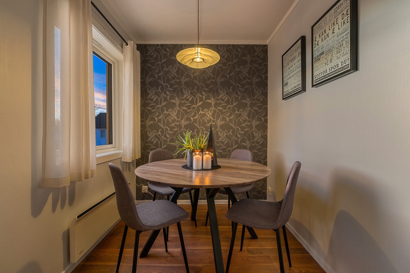 Her er det god plass til et spisebord. Flere har gjort dette om til kontorplass Galleribilde