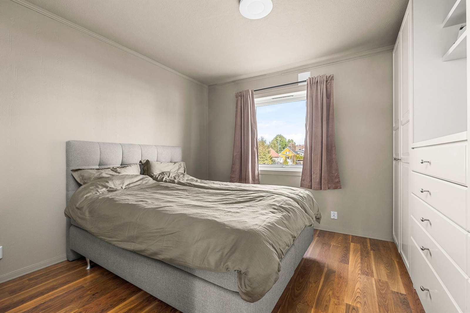 Rosmlig soverom på hele 11 kvm Galleribilde