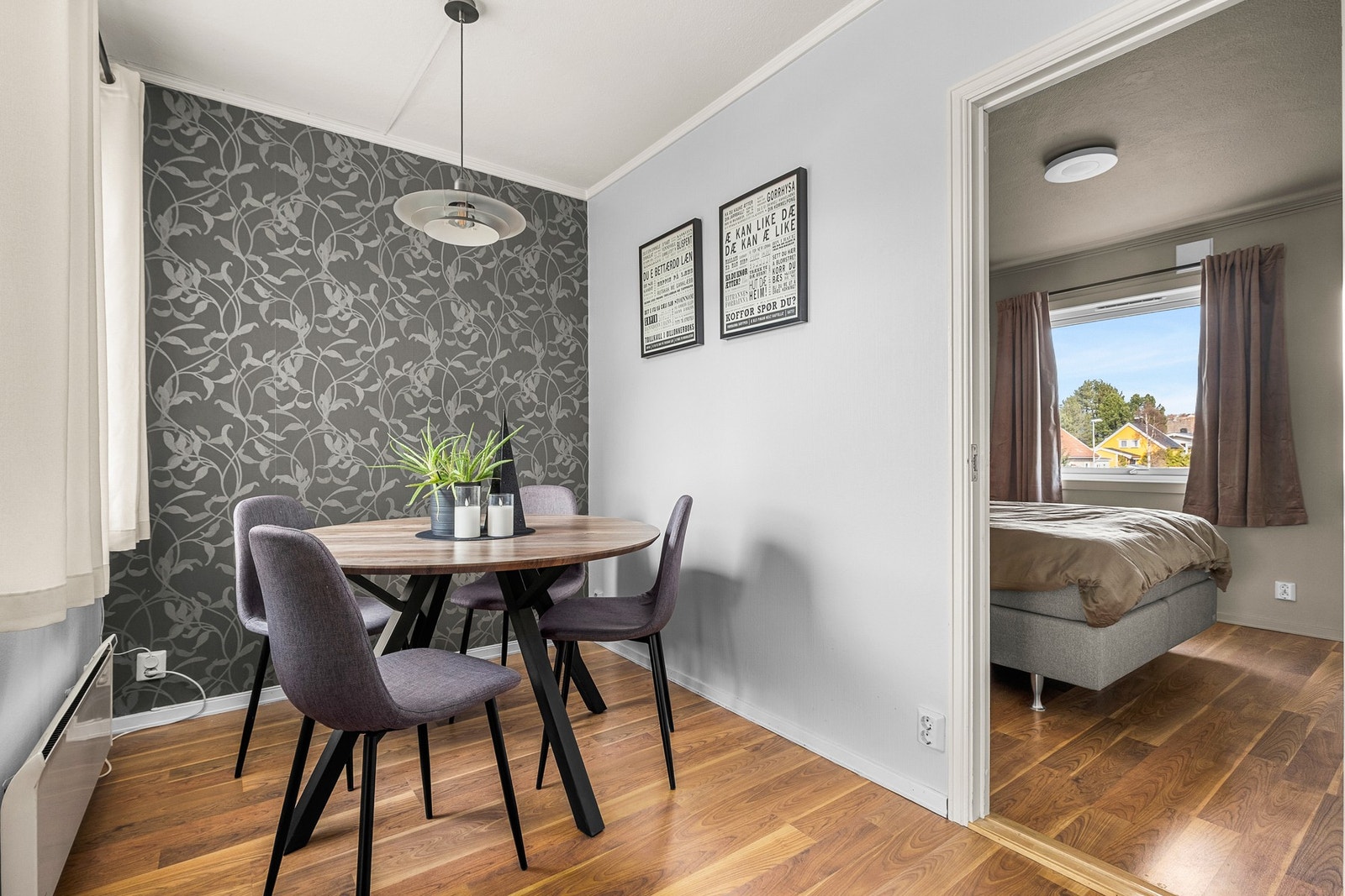 Spisesonen faller naturlig inn i rommet Galleribilde