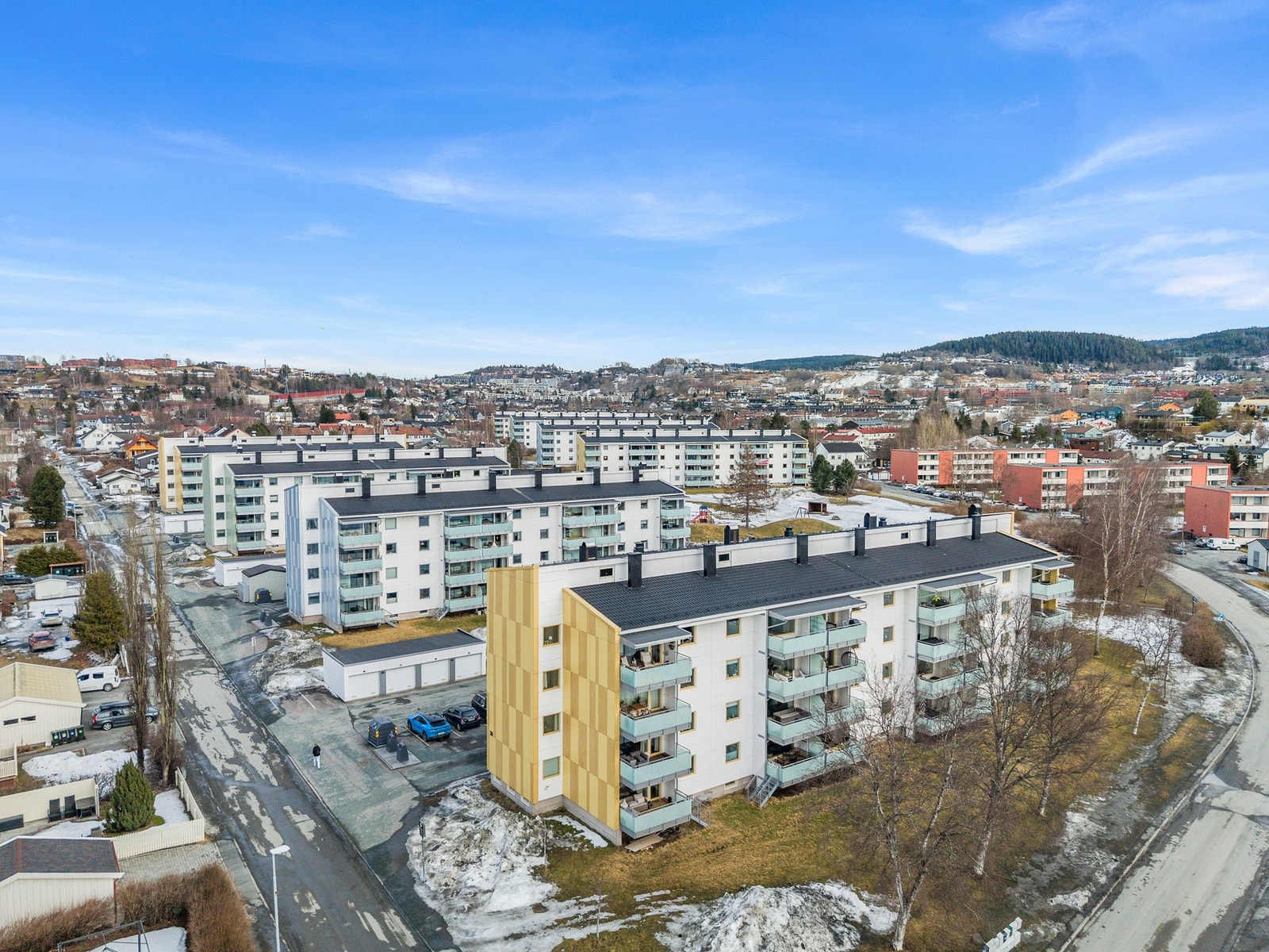 Rikelig med parkeringsplass for beboerne og gjester Galleribilde