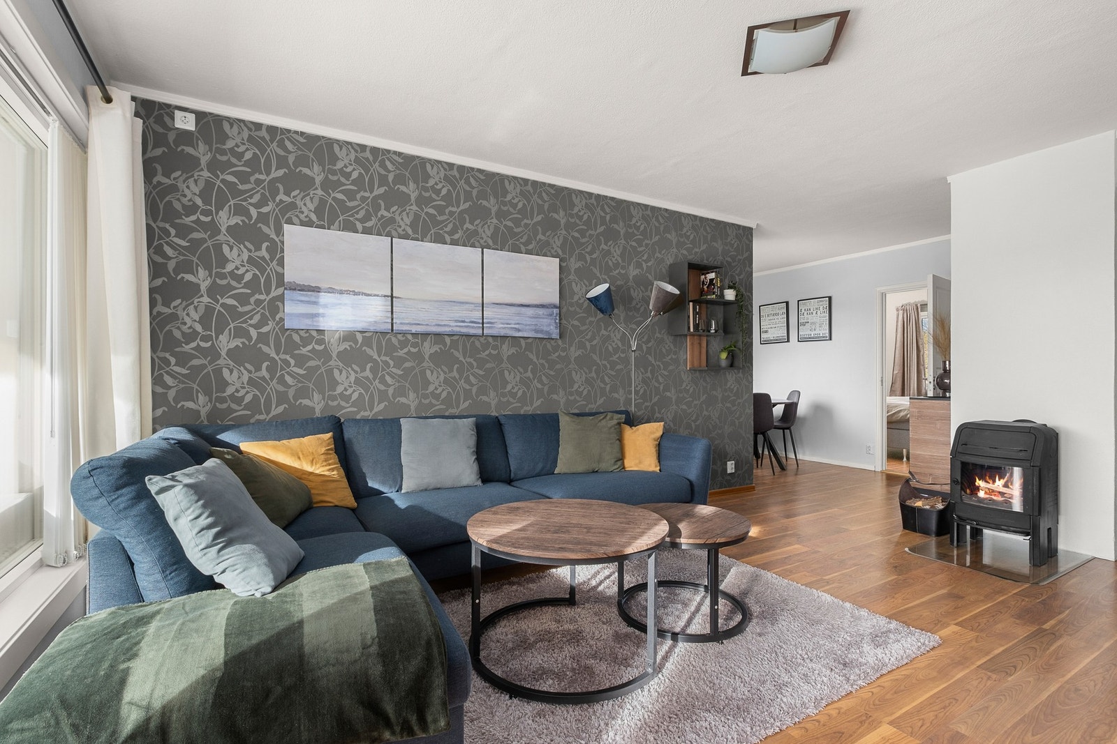 Stuen har en god planløsning som gjør det enkelt å møblere etter eget ønske Galleribilde