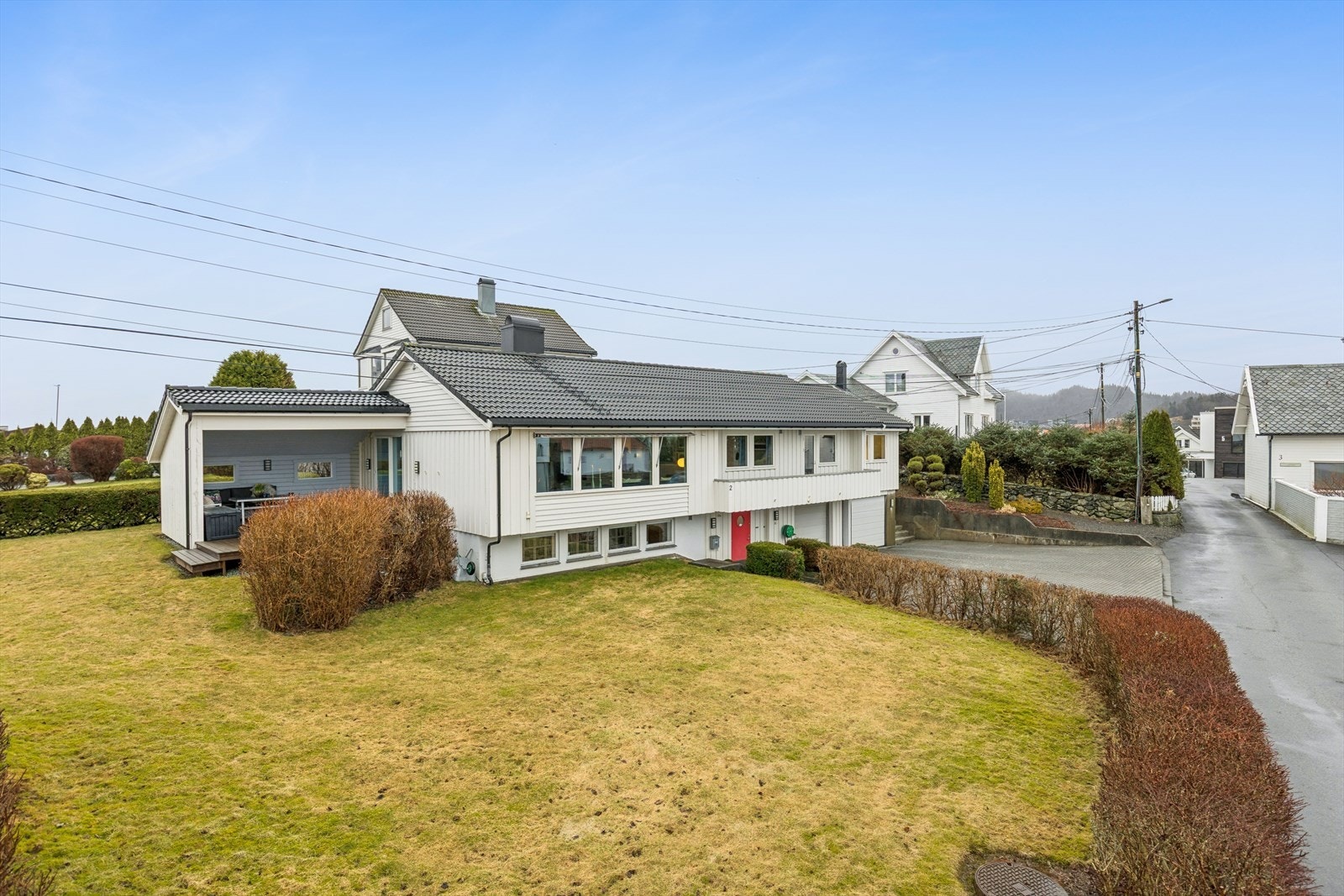 Velholdt bolig med attraktiv beliggenhet i et rolig og etablert boligområde på Solvang. Galleribilde