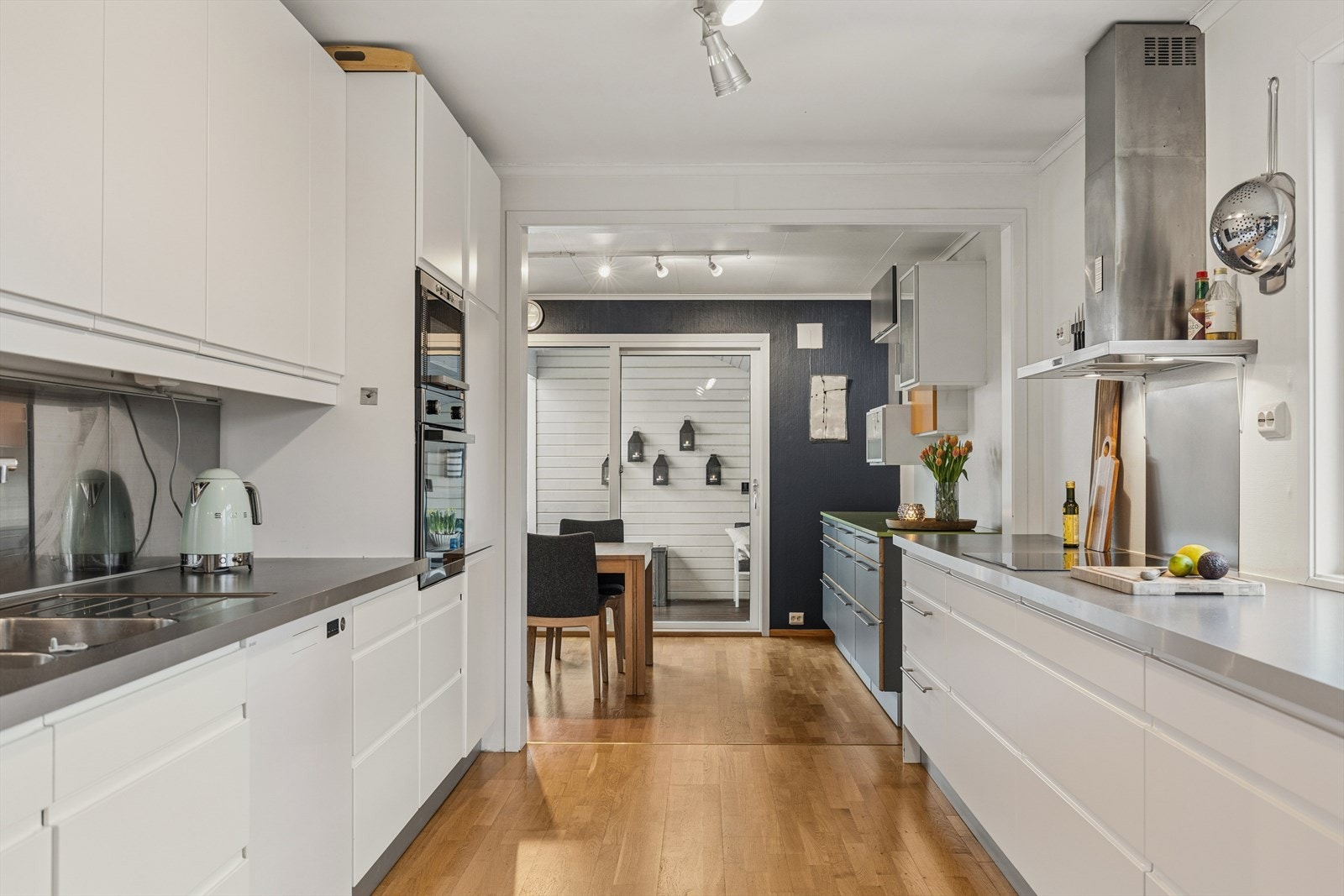 Lyst og pent kjøkken. Galleribilde