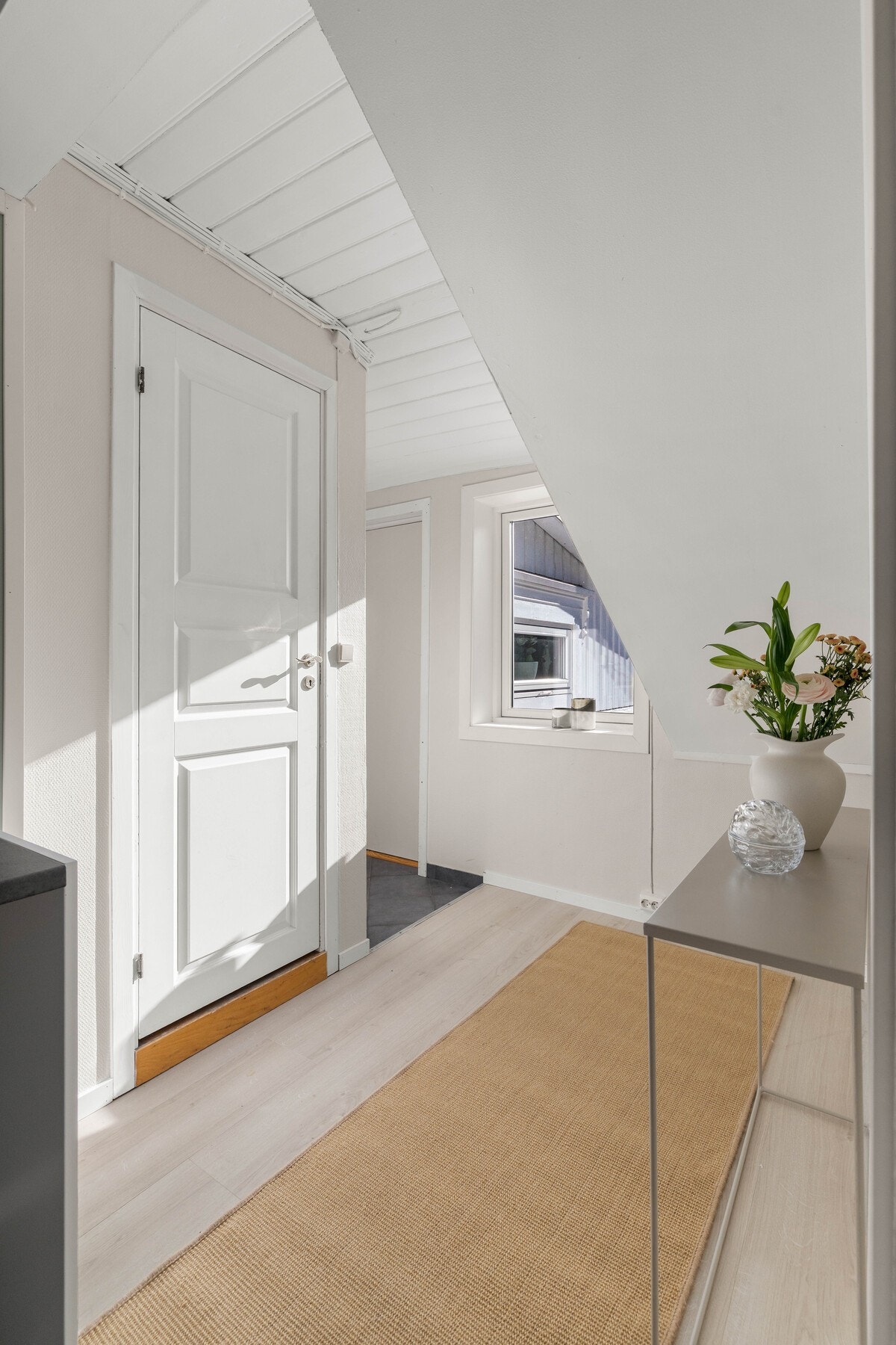 Det er plass til en oppbevaringsløsning i tilknytning til entreen. Galleribilde