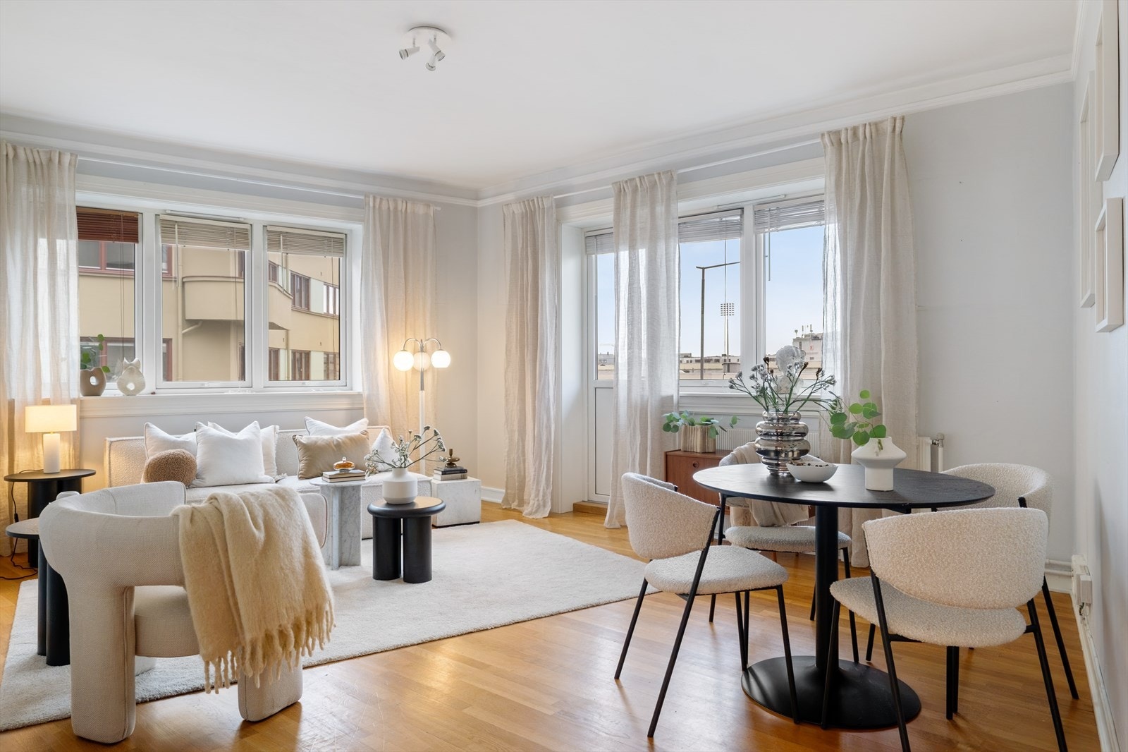 Velkommen til Louises gate 6! En lys og innbydende 3-roms leilighet med attraktiv beliggenhet på Bislett. Foto: Rullende Fotograf. Galleribilde