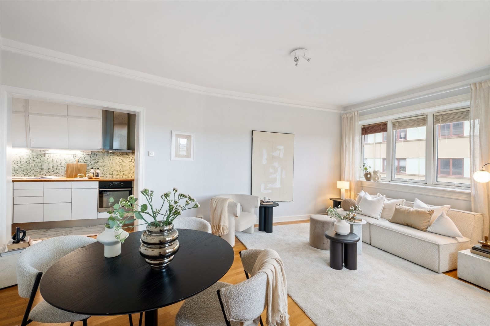 Leiligheten disponerer en bod på ca. 5 kvm i kjeller og en bod på ca. 3 kvm på loft. Galleribilde