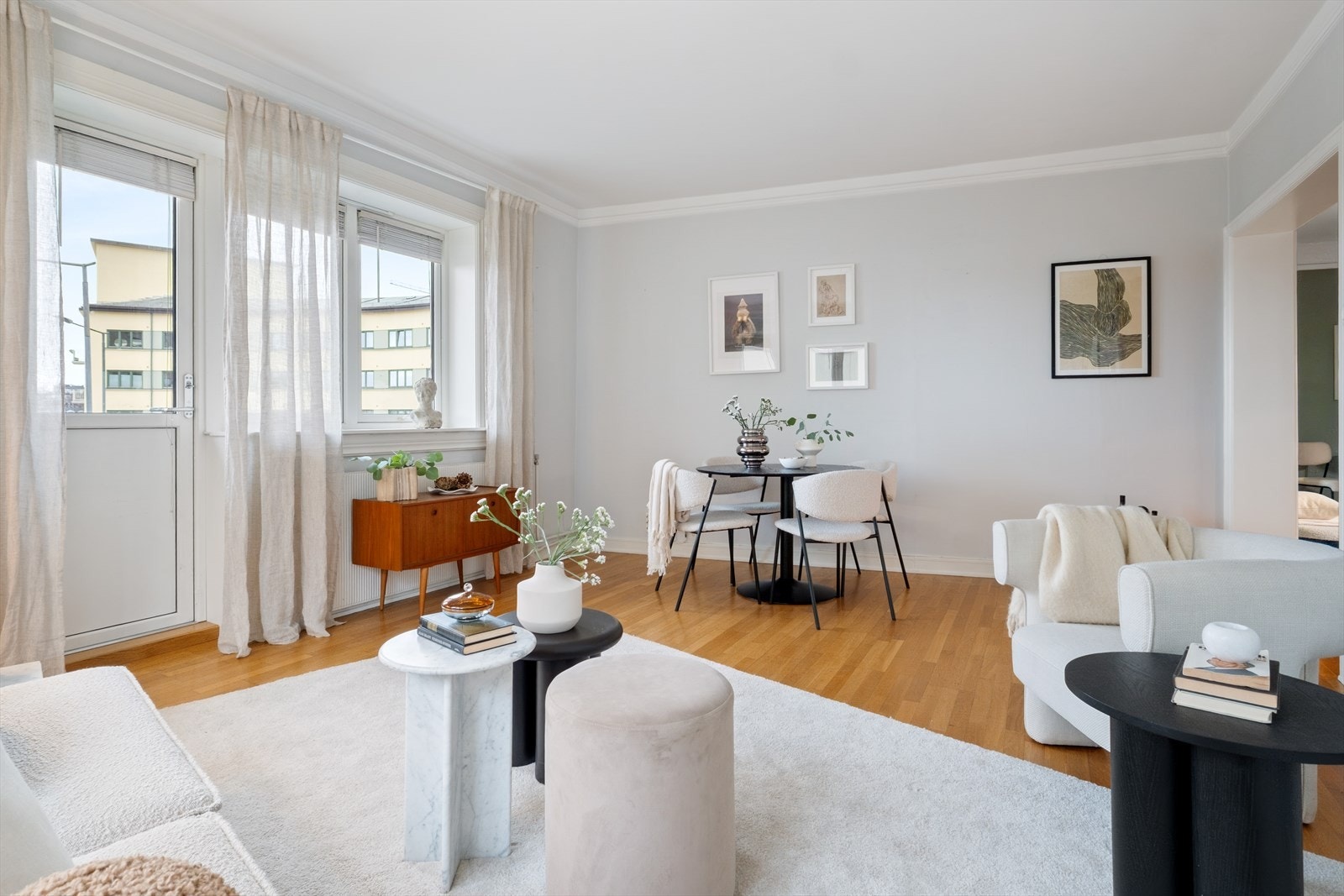 Fra stuen er det utgang til en flott balkong på ca. 6 kvm. Galleribilde