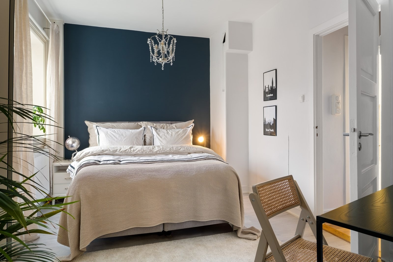 Det andre soverommet fungerer også godt som hovedsoverom, gjesterom, barnerom eller kontor. Galleribilde