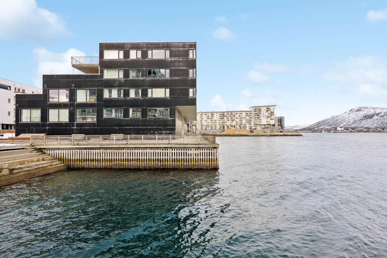 Området kjent for sin sentrale plassering med både Tromsø sentrum og Telegrafbukta i gangavstand Galleribilde