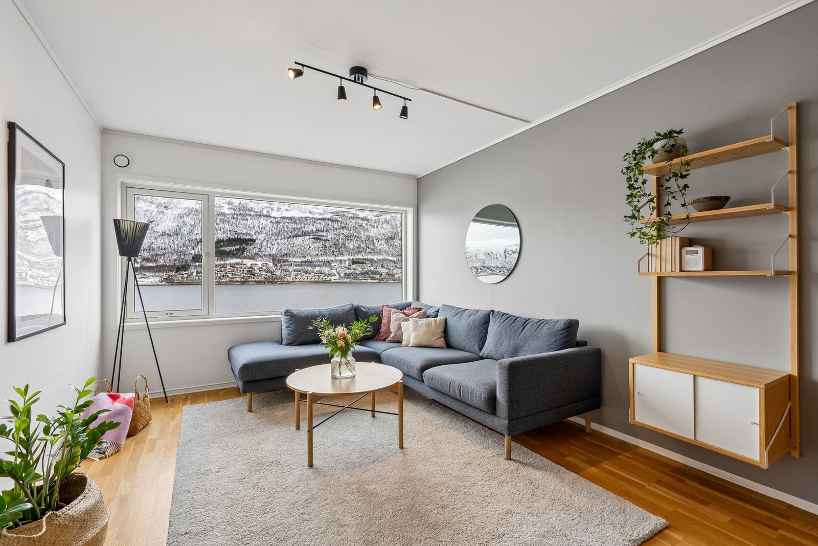 Eiendomsmegler1 v/Thea Mietinen Røslie presenterer Sjøstranda 167! Galleribilde