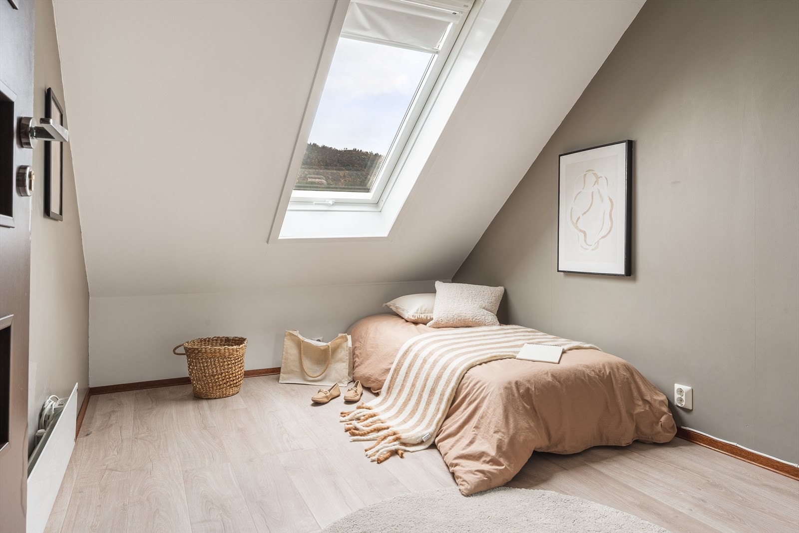 Det andre soverommet på loftet måler 7,1 kvm. Galleribilde