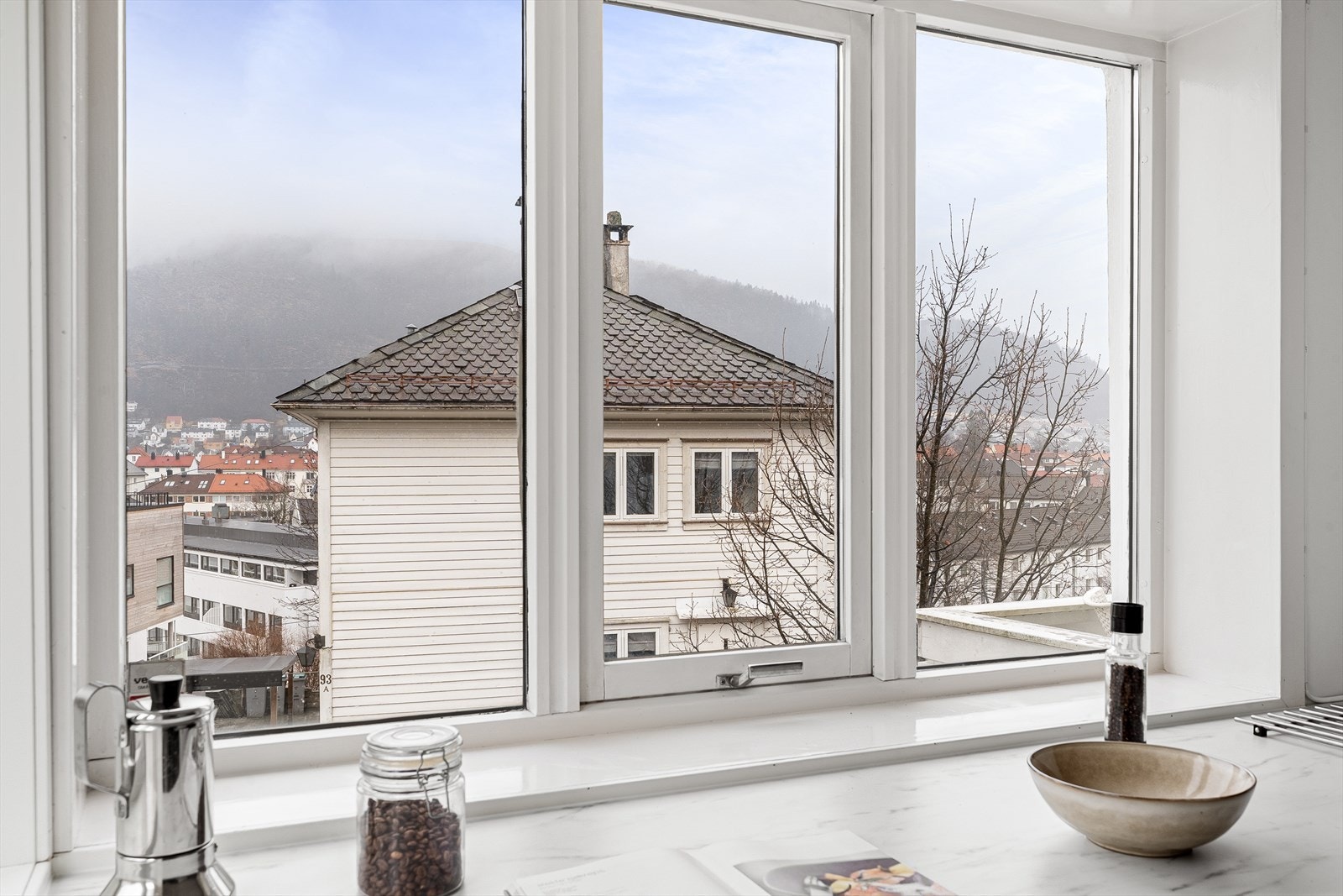 Utsikten fra kjøkkenvinduet. Galleribilde