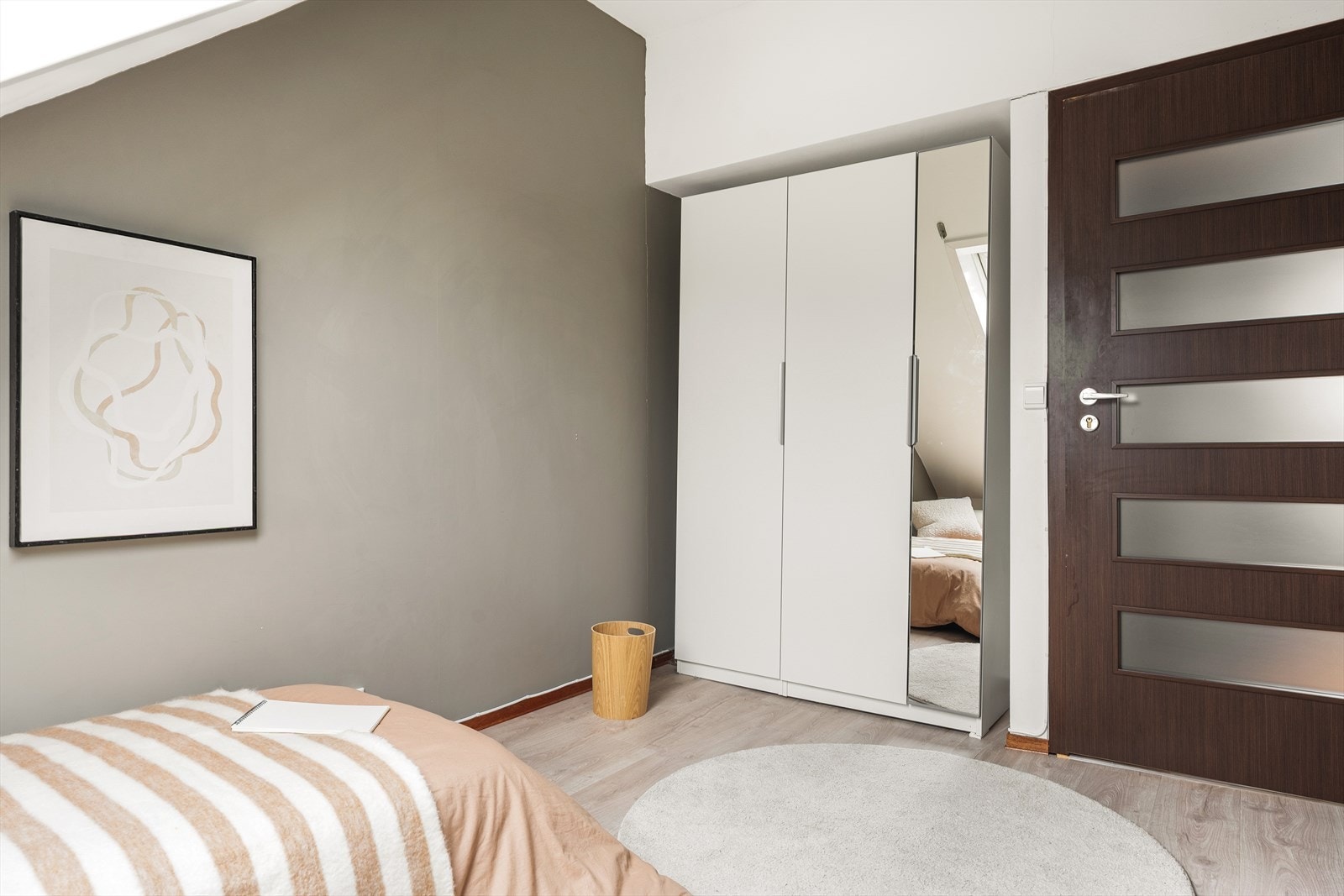 Her kan det fint innredes som hjemmekontor også - valget er ditt! Galleribilde