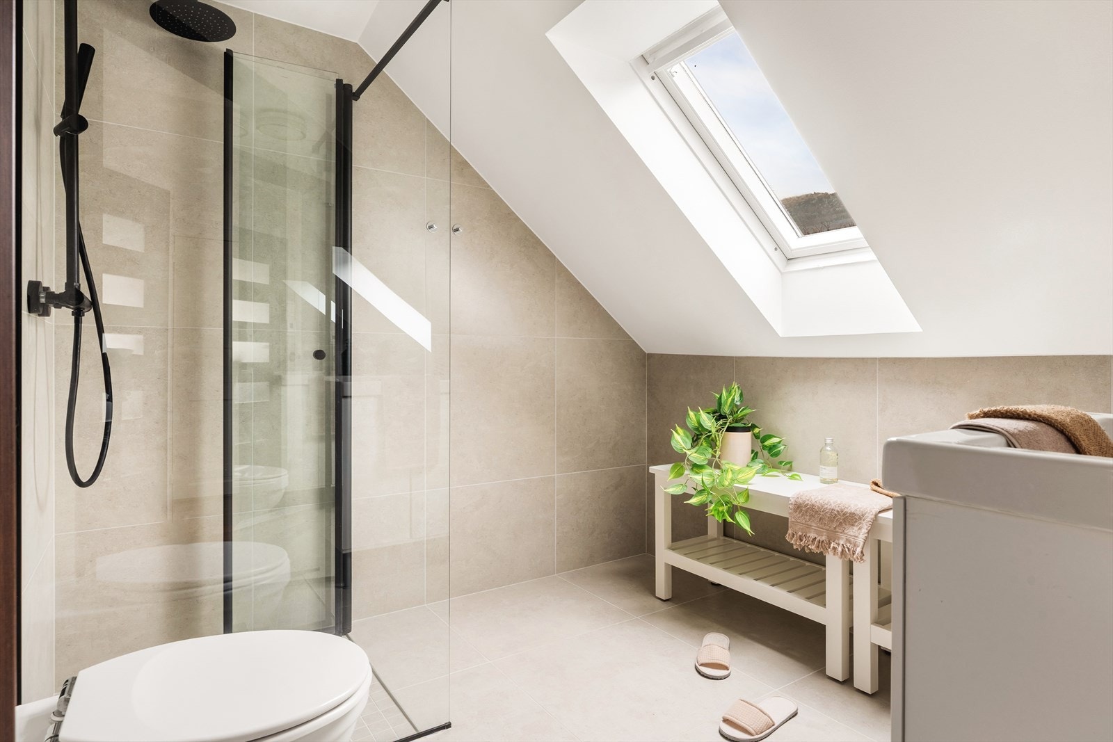 Badet er nytt i 2022 og har varmekabler i gulvet. Galleribilde