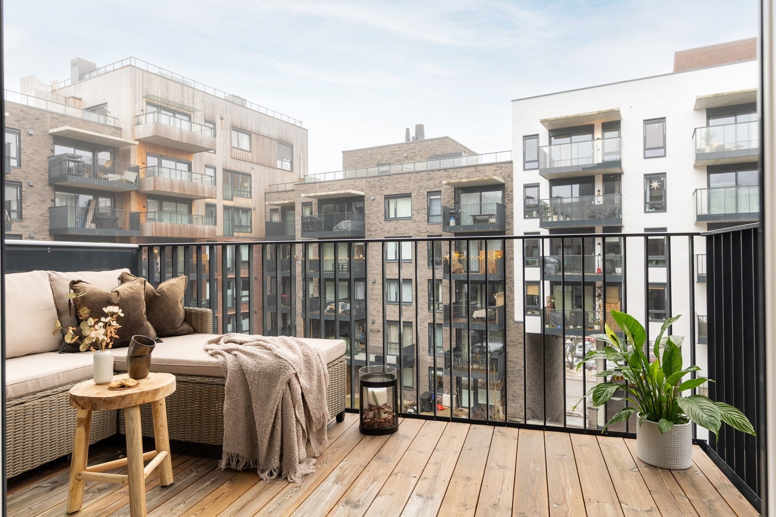 Leiligheten byr på en herlig, østvendt balkong på ca. 7 m², vendt mot rolig bakgård. Galleribilde