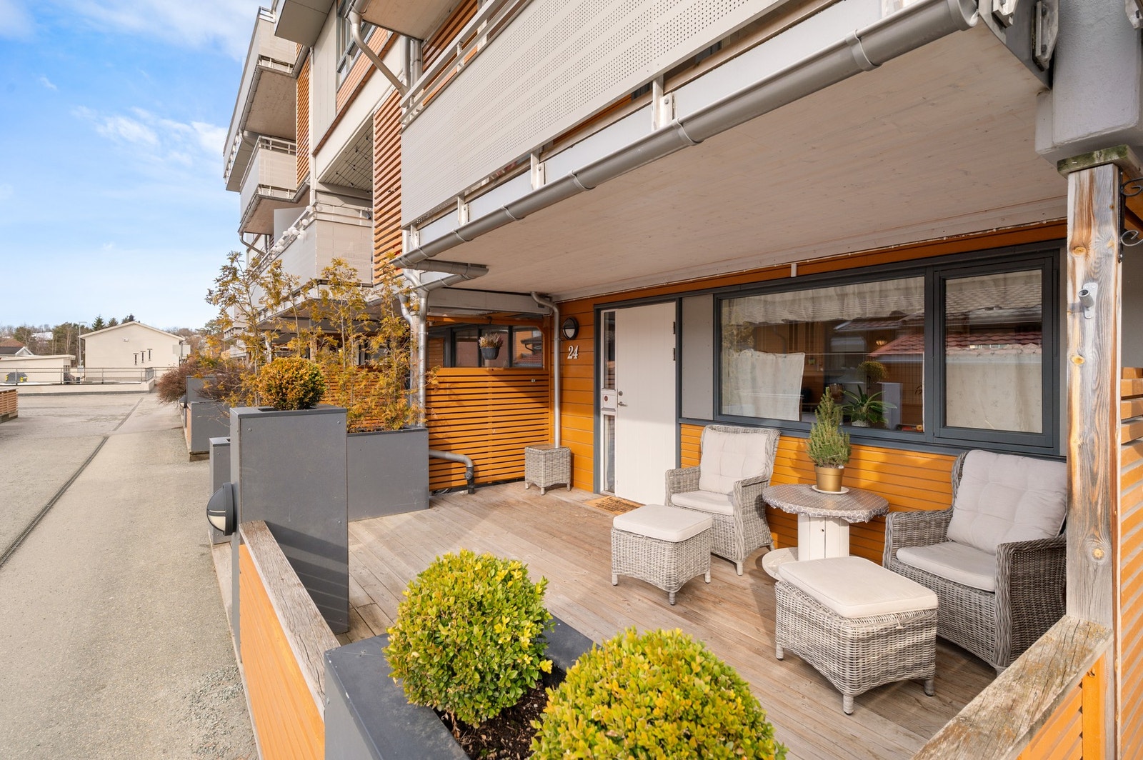 Velkommen til Gråtrostvegen 24 - Presentert av EiendomsMegler1 ved Mathias Åsvang. Galleribilde