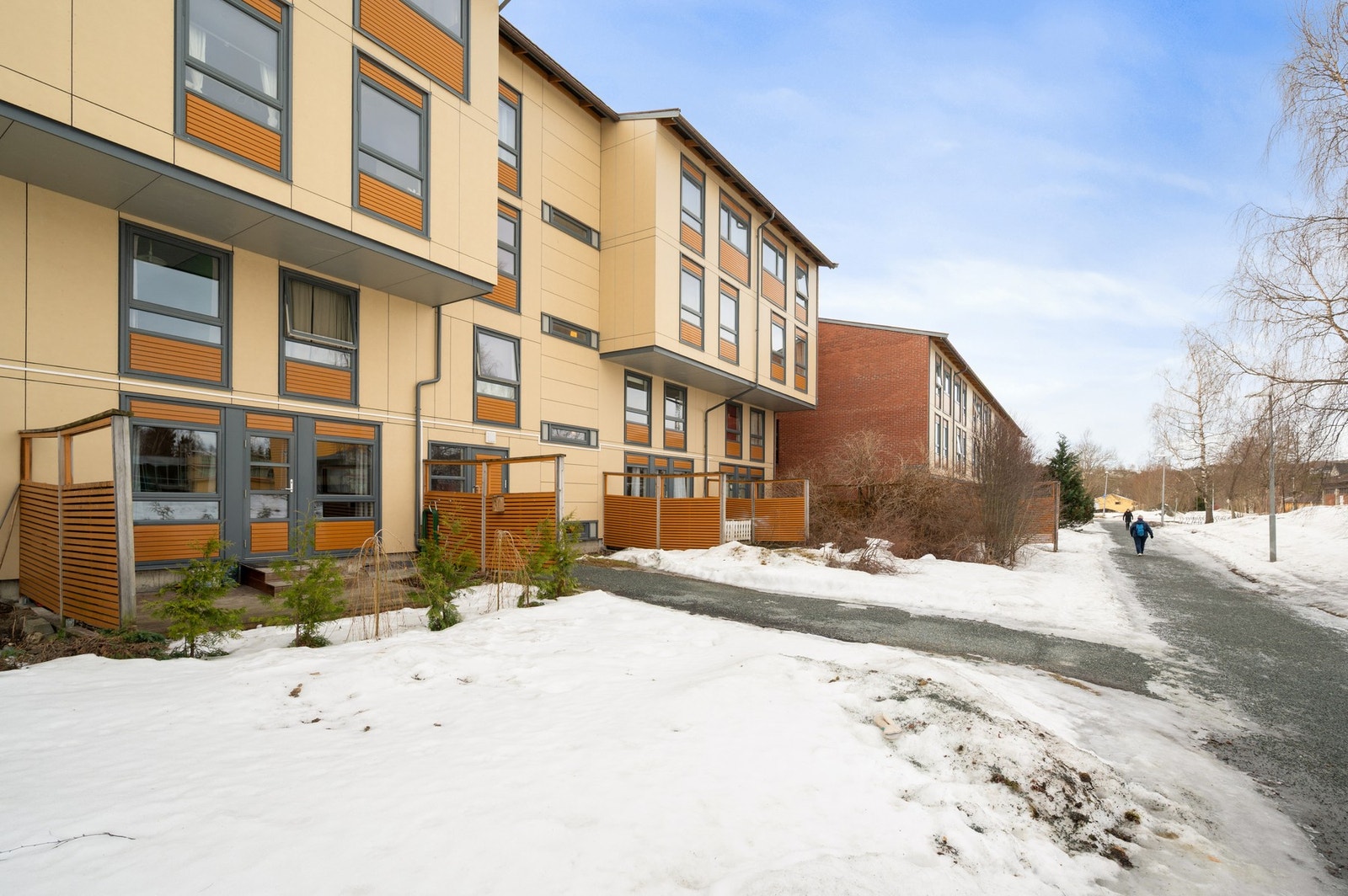 Boligen ligger i Ustmyra borettslag i et veletablert og rolig boligområde 2. km. fra Heimdal sentrum. Galleribilde