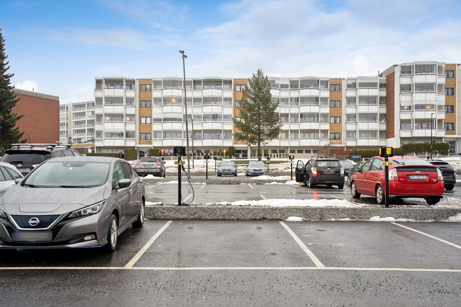 Fast parkeringsplass (nr. 406) følger boligen Galleribilde