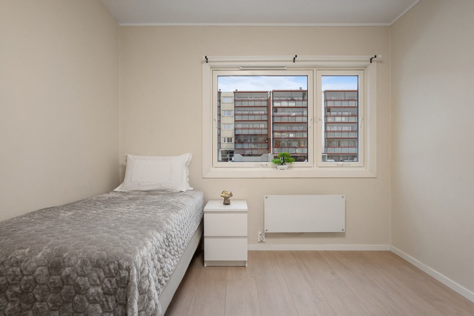 Soverom III gir fleksible møbleringsmuligheter, med god plass til dobbeltseng og annen innredning etter behov. Galleribilde