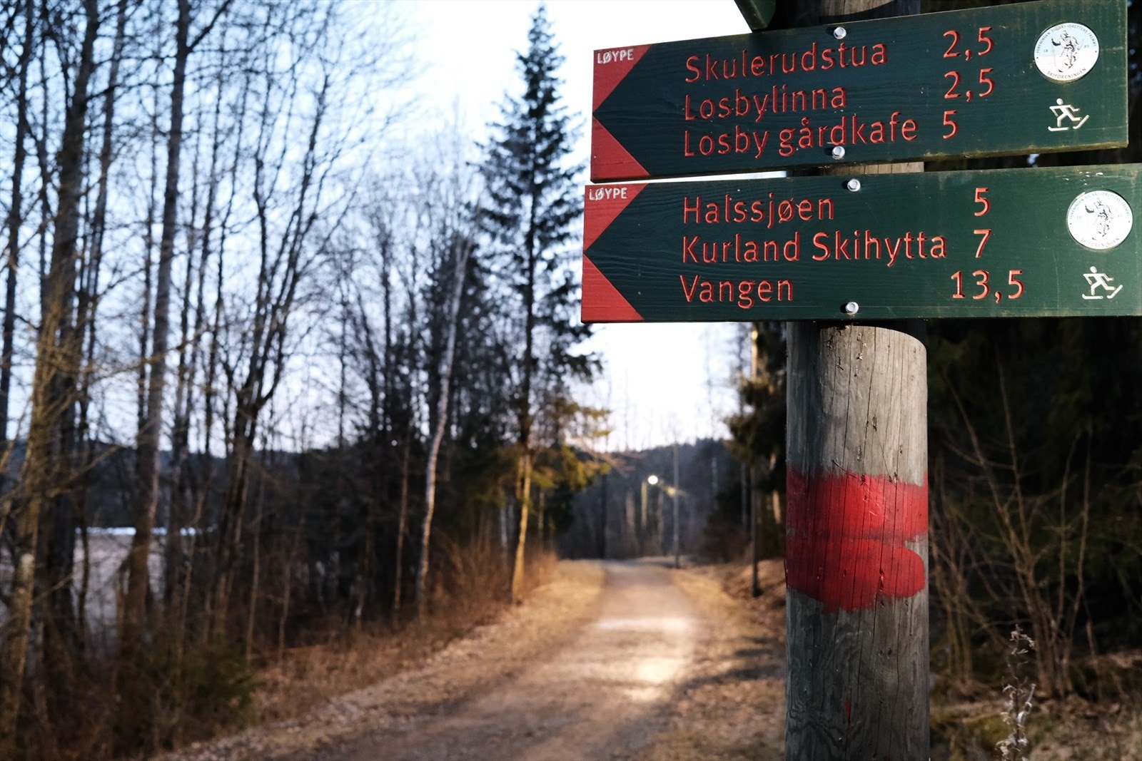 I nærområdet ligger blandt annet Losby og Mariholtet med flotte turmuligheter hele året, og det er lysløyper på vinterstid. Galleribilde