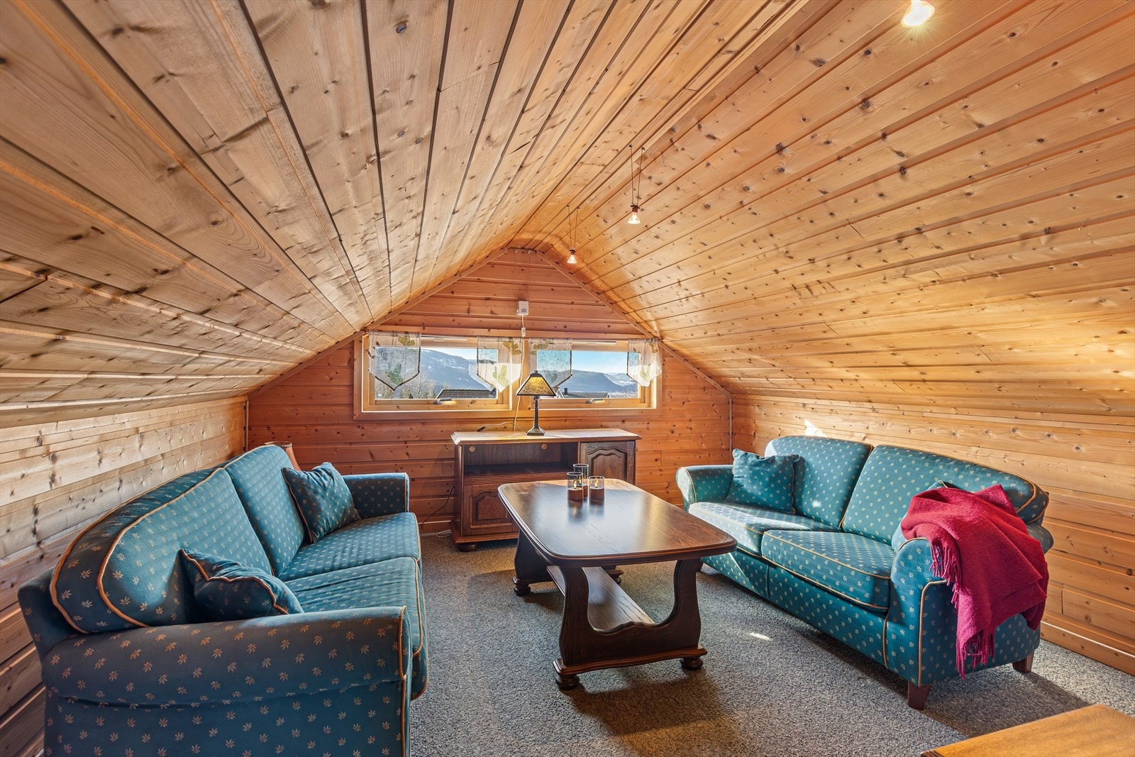 Loftstue som også passer fint som TV-stue Galleribilde