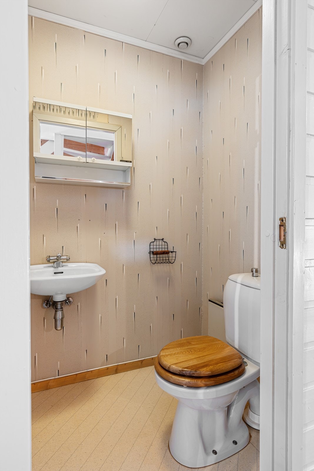 Gjestetoalett i hovedetasjen Galleribilde