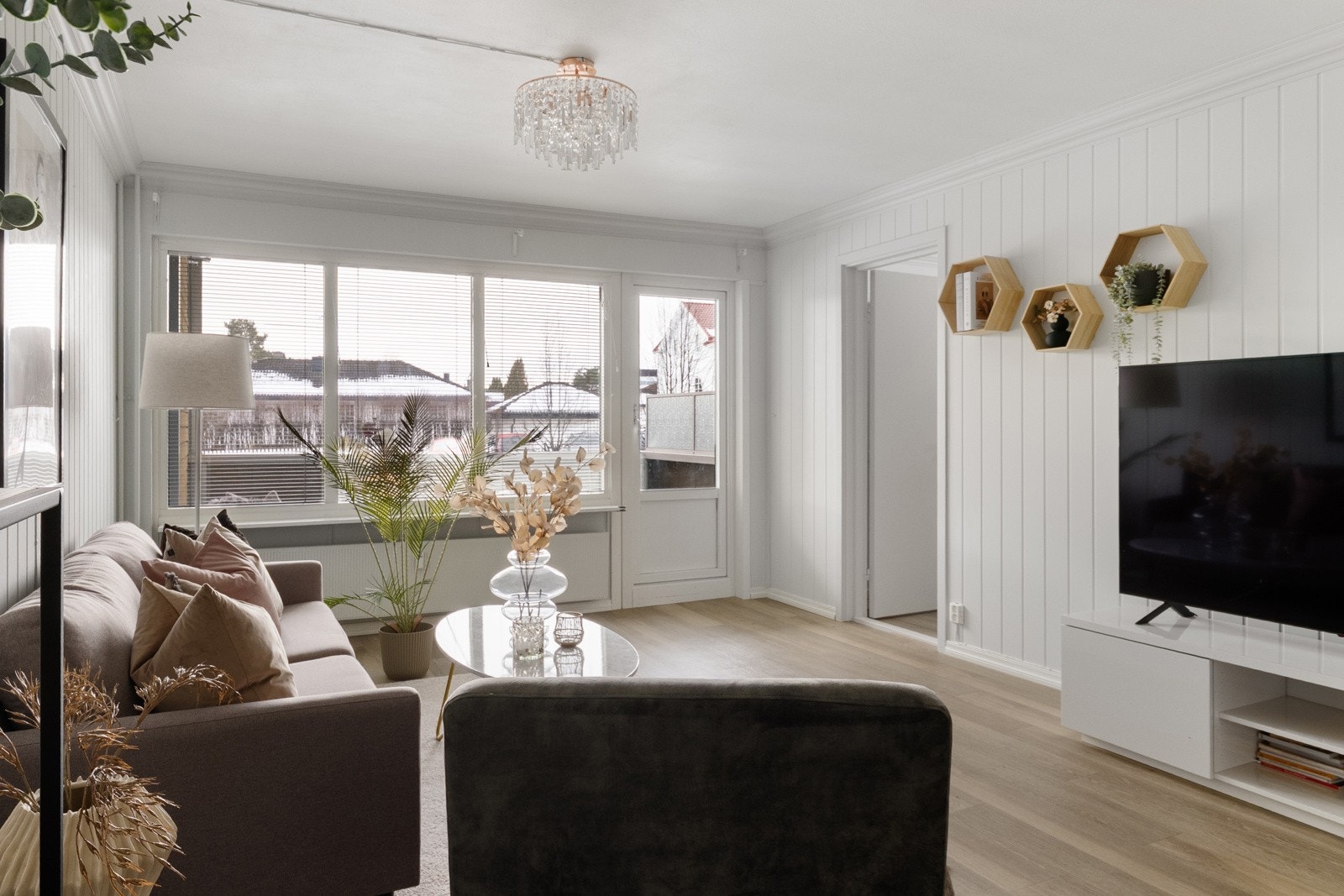 Fra stue er det utgang til sørvendt balkong. Galleribilde