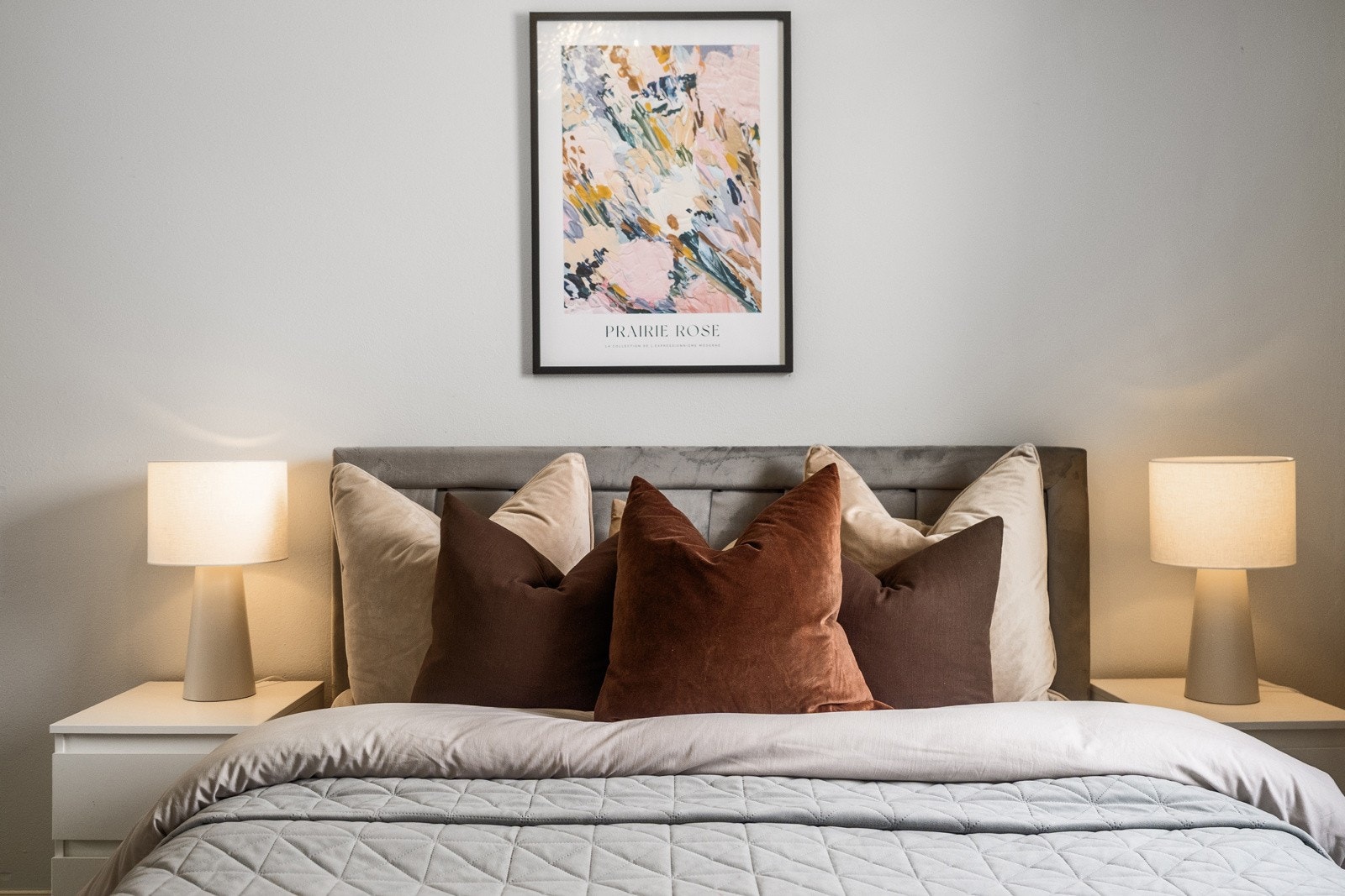 Soverom 1: Romslig soverom med god plass til dobbeltseng. Galleribilde