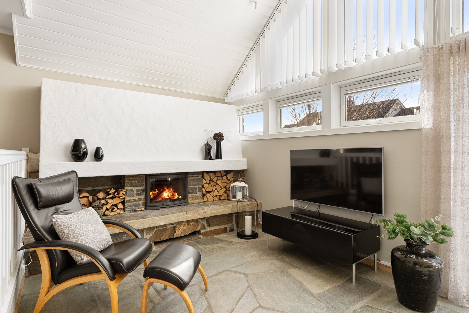 Flott stedbygget peis - et blikkfang som skaper stor trivsel Galleribilde