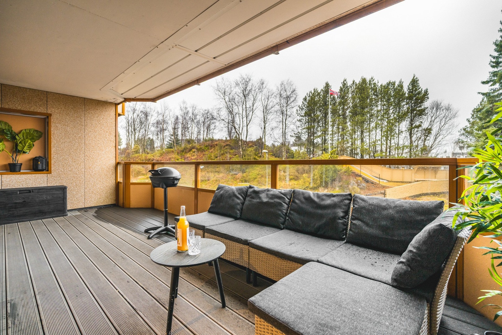 Velkommen til denne en lekre og moderne 4-roms med gjennomgående god standard. Galleribilde