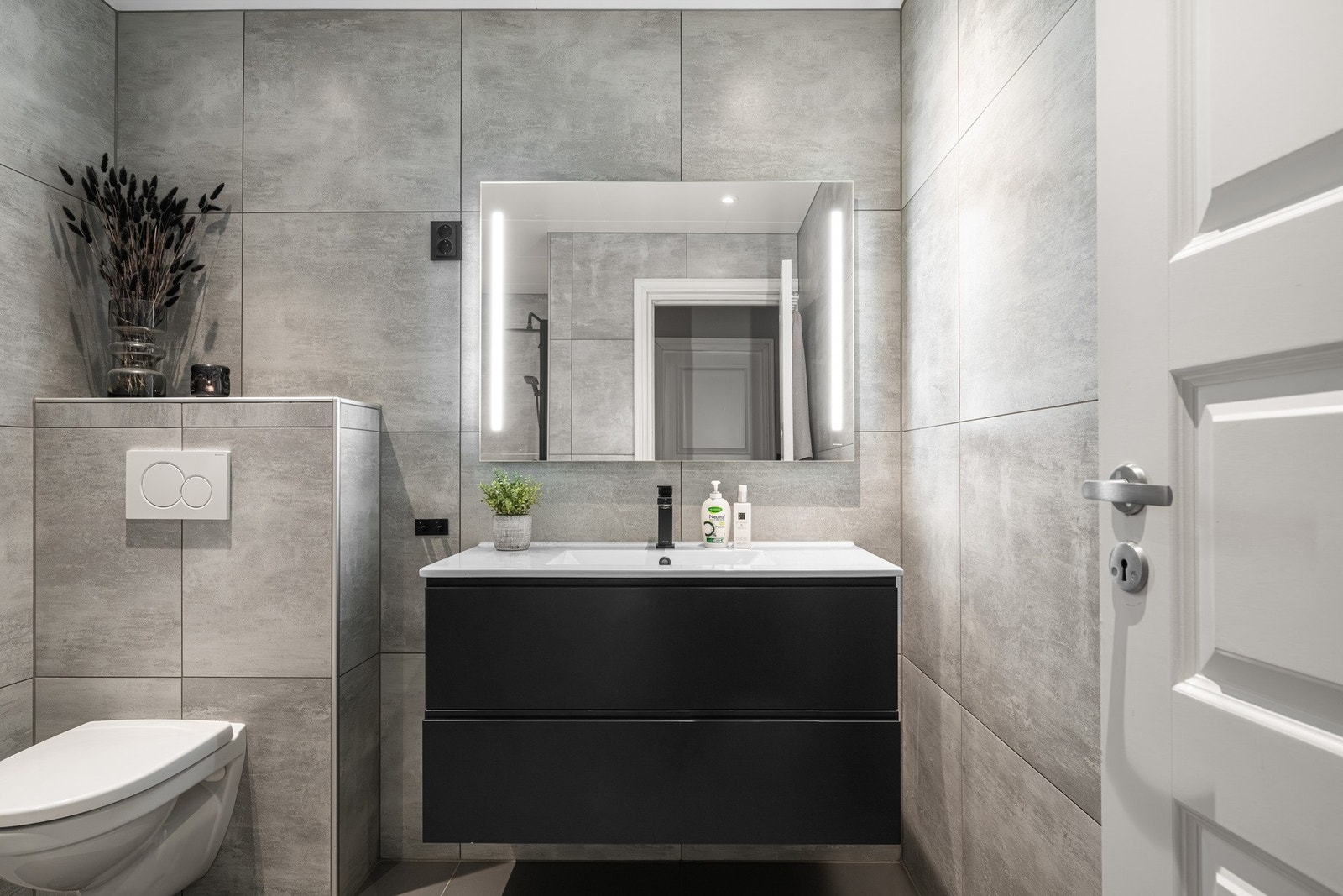 Badet ble pusset opp i 2020 og måler 5,8 kvm. Galleribilde