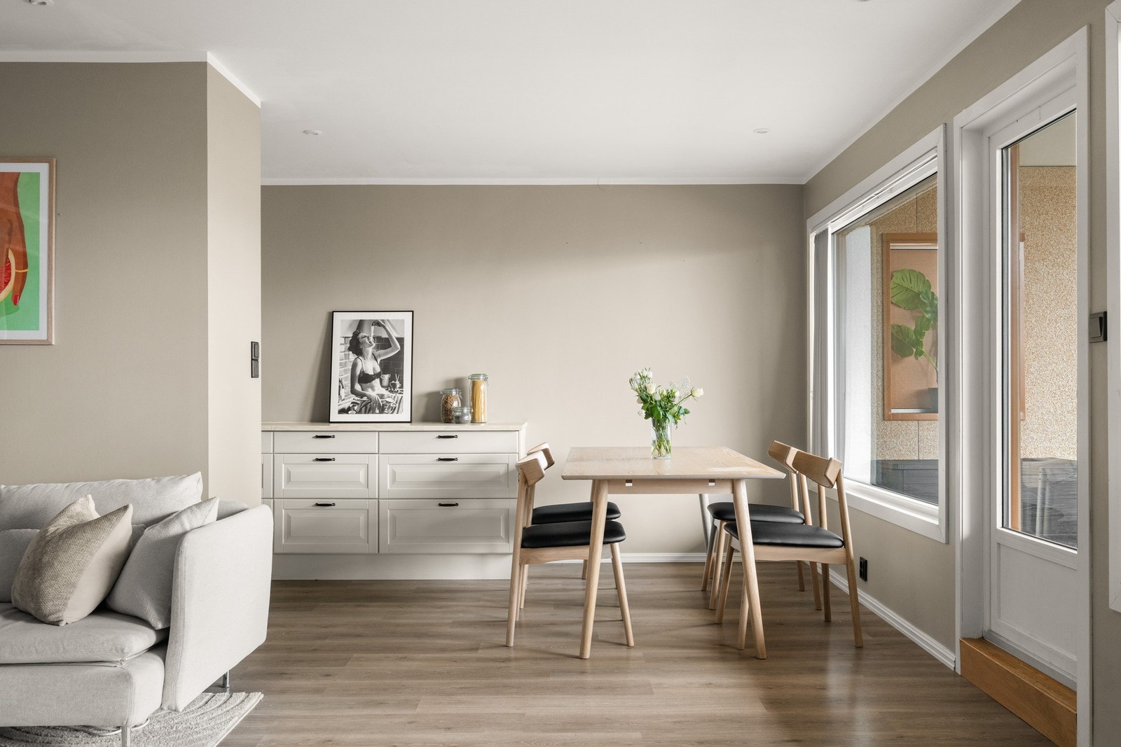 Fra stuen har du tilgang til en herlig balkong på 19 kvm. Galleribilde