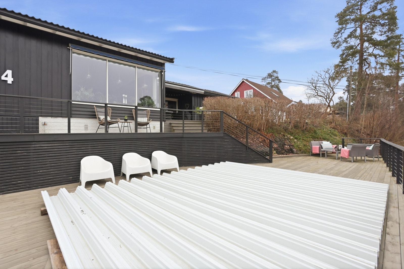 Tildekket svømmebasseng som nåværende eiere har hatt stor glede av Galleribilde