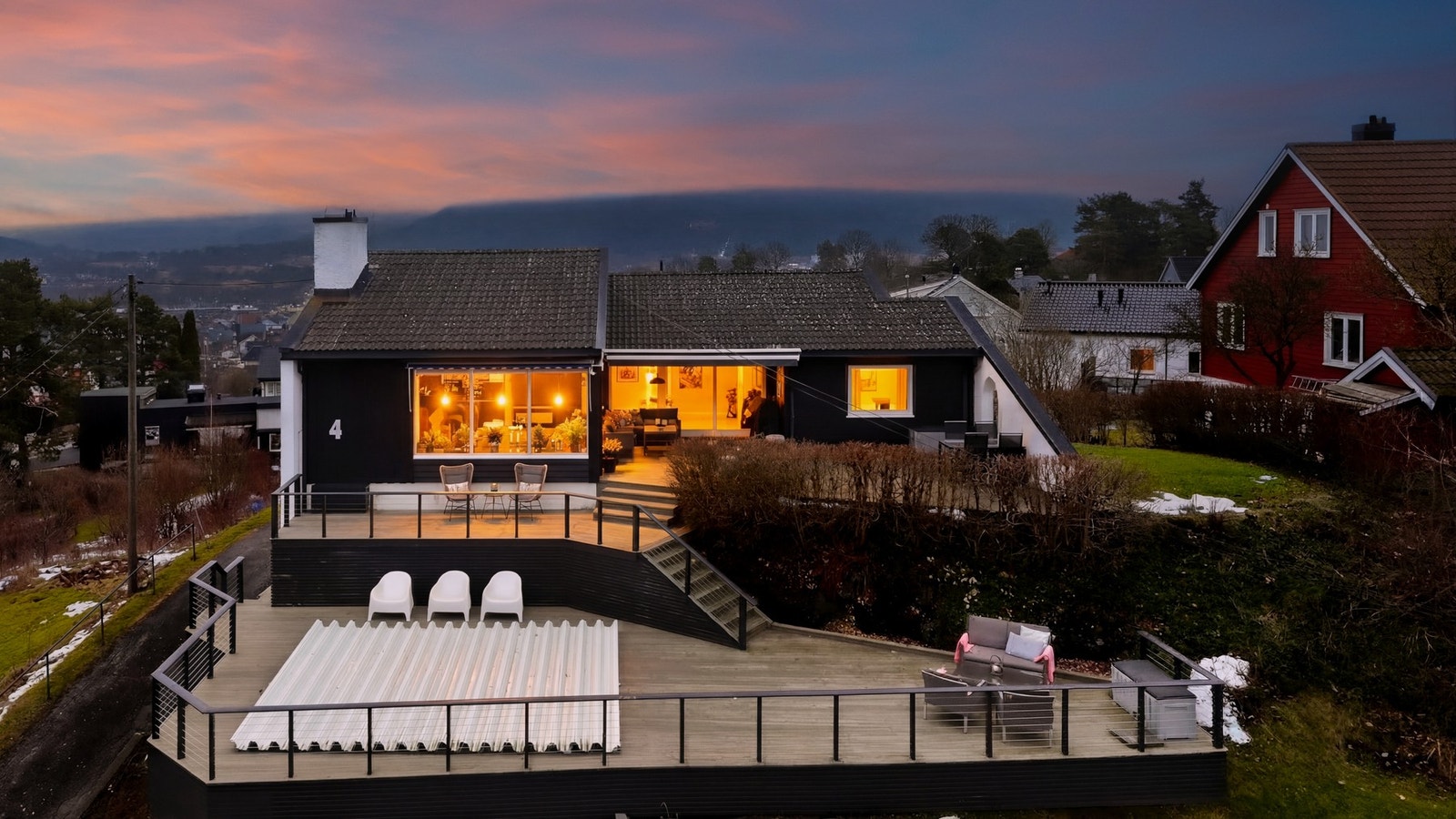 PrivatMegleren v/Stefan Mladenovic har gleden av å presentere Jønholt terrasse 4 - En innholdsrik enebolig med gode solforhold og utsikt. Foto: THT foto Galleribilde