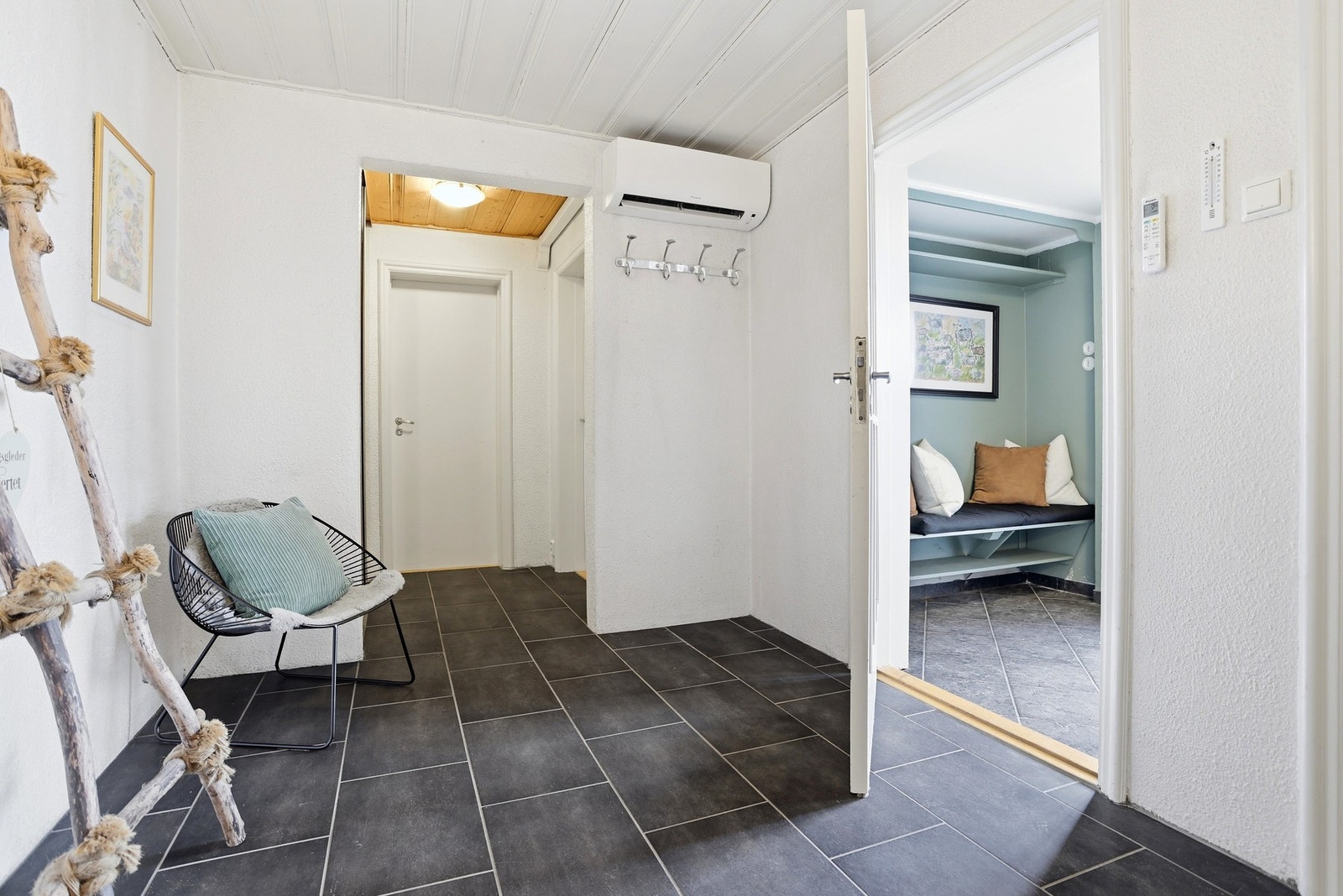 Varmepumpe i hall montert i 2025 Galleribilde