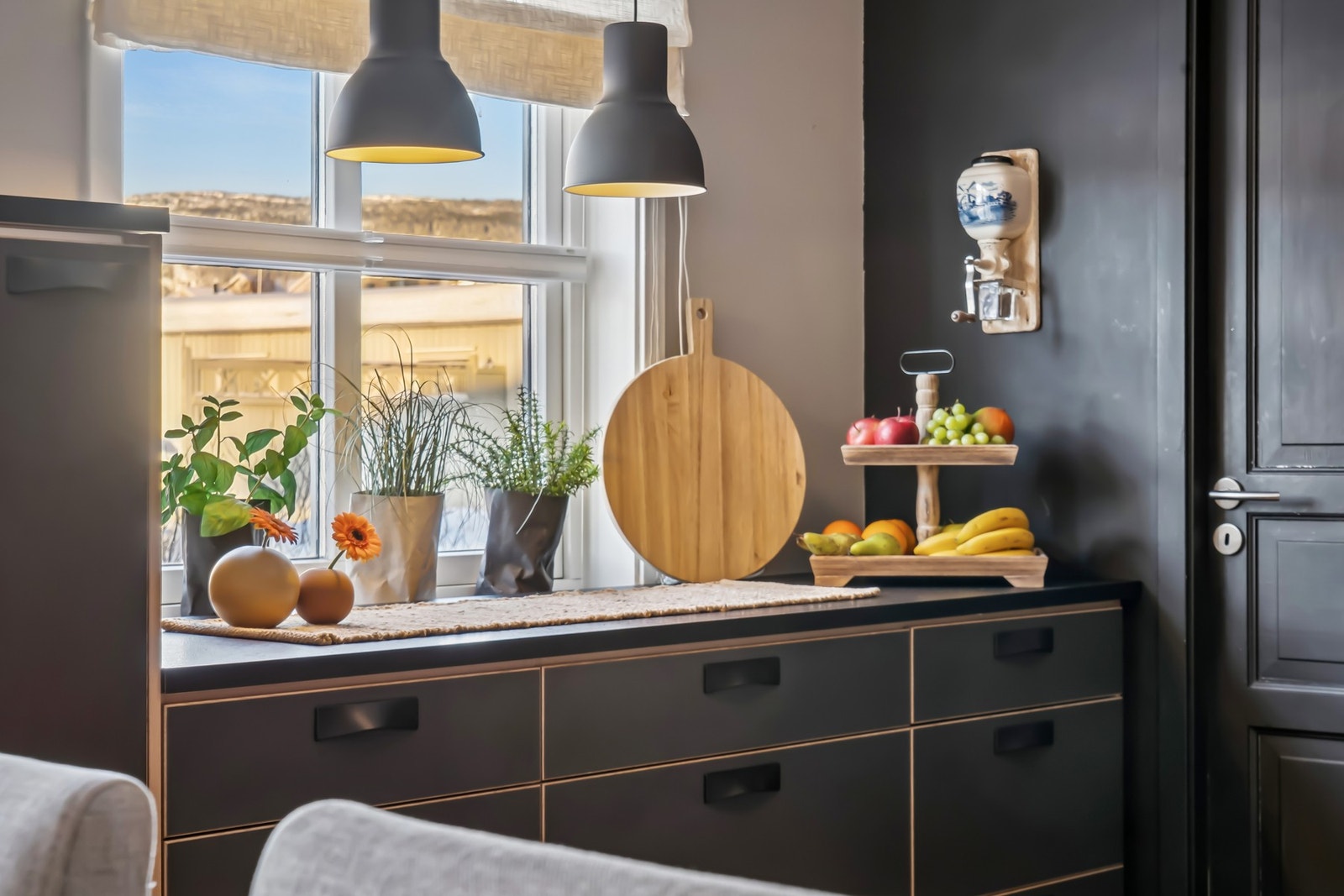 Her kan du lage mat mens du ser ut på fine Moholmen og Strandpromenaden Galleribilde