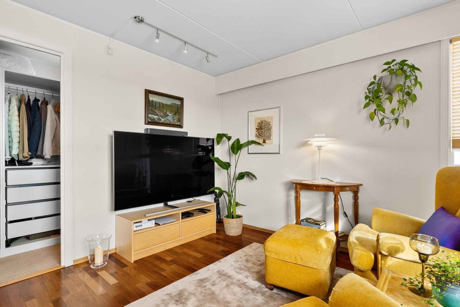 Rommet er 11,3 m² og egner seg godt som soverom med eget walk-in closet. Galleribilde