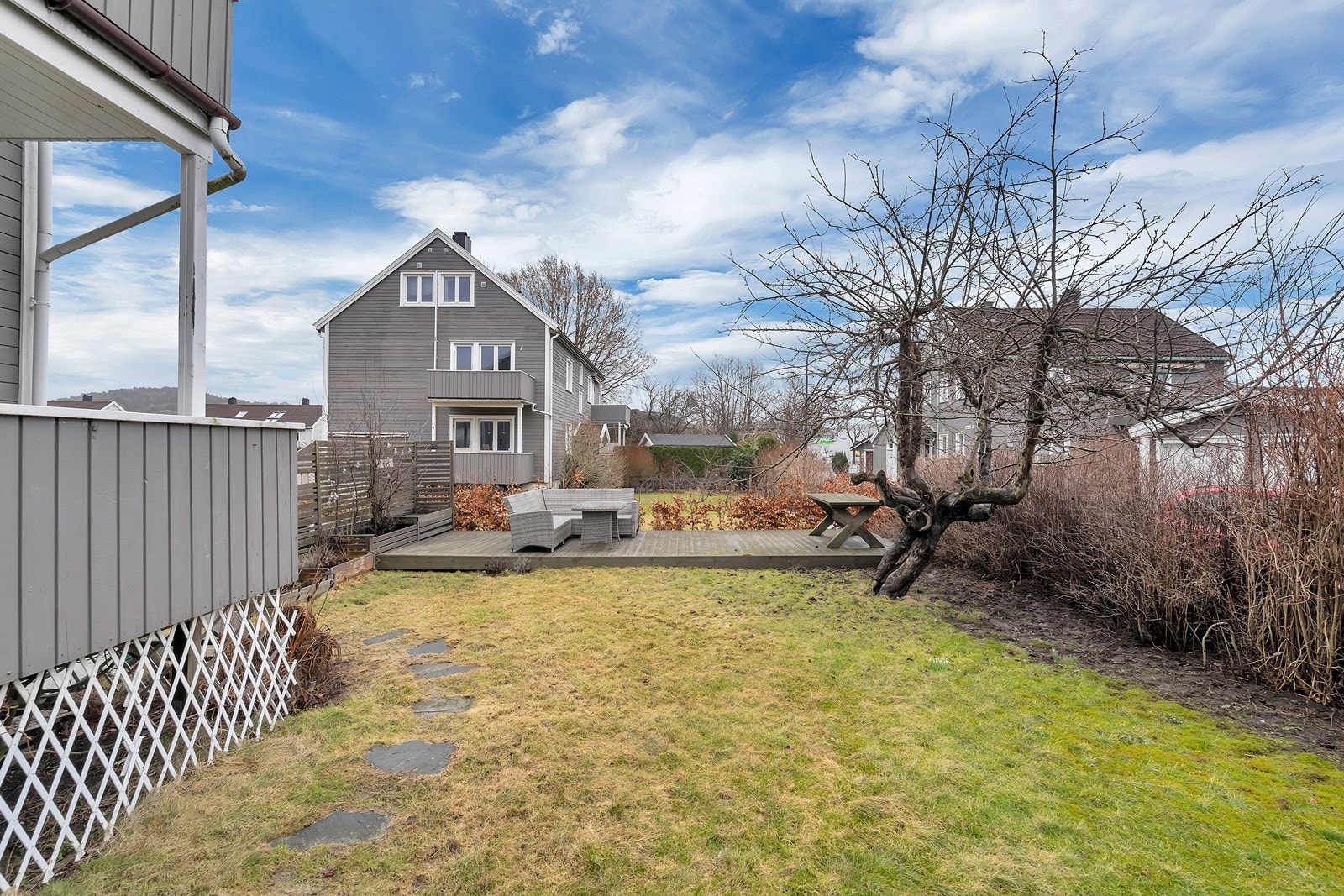 Koselig uteplass som disponeres av denne enheten Galleribilde