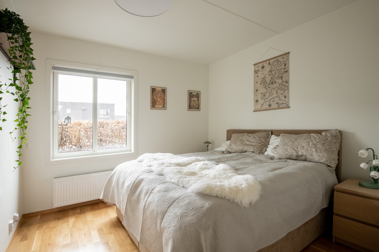 Også her er det parkett på gulvet og oppvarming via radiator. Galleribilde