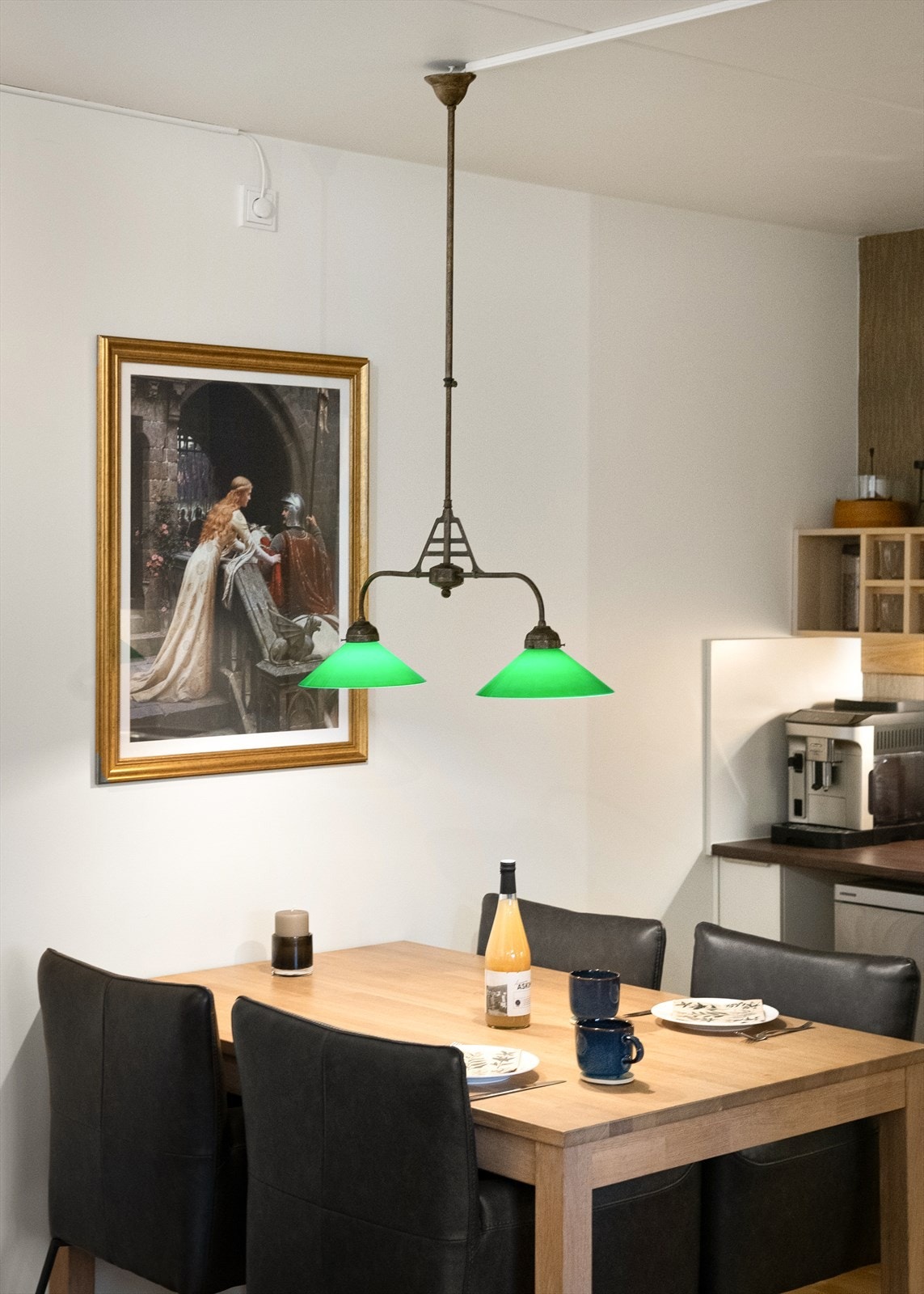 Spiseplassen har en sentral plassering i rommet. Galleribilde