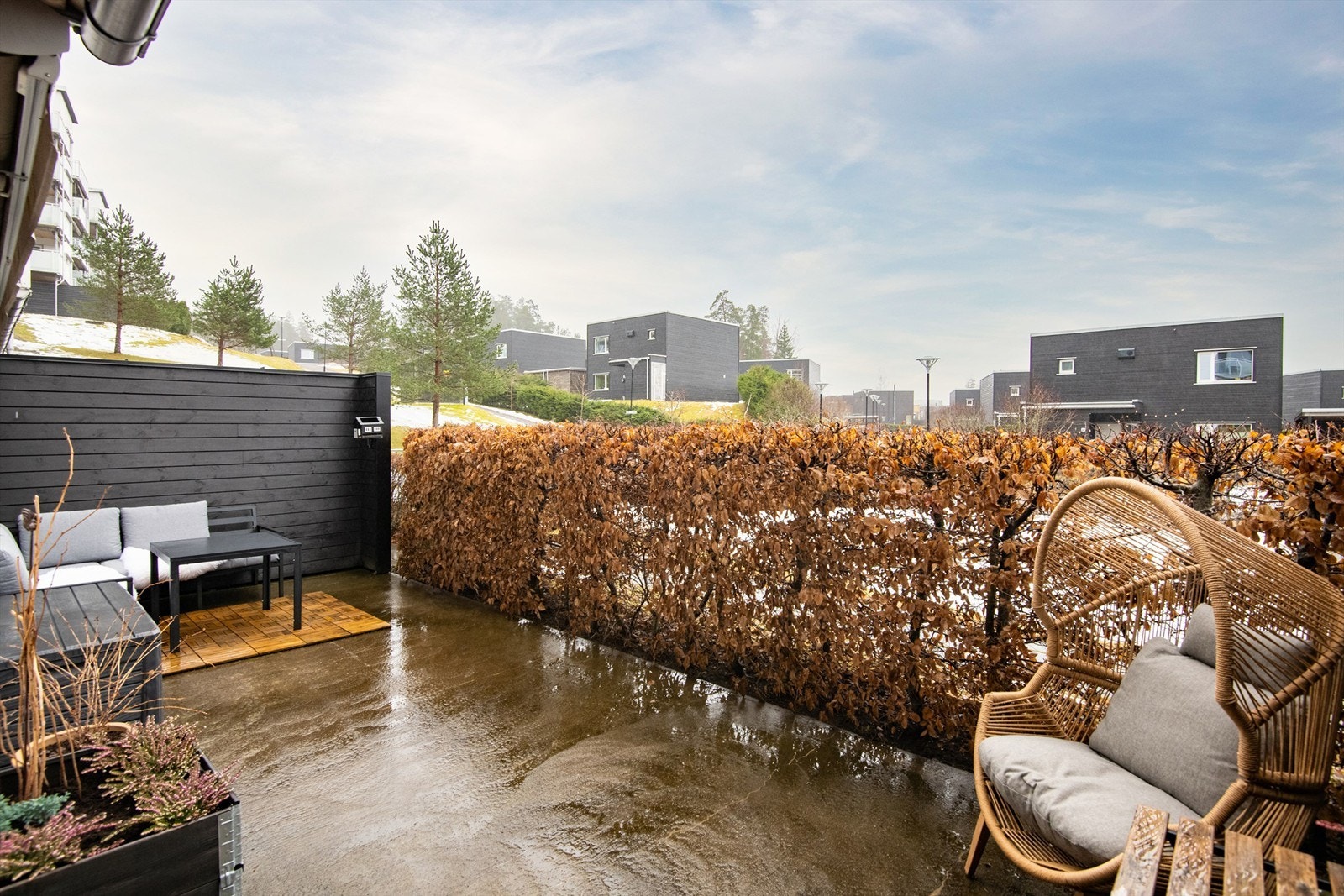 Velkommen til Marta Steinsviks vei 8C og denne flotte 2-roms leiligheten med stor uteplass og 2 garasjeplasser. Presentert av Christoffer S. Akerjordet og Krogsveen Nordstrand Galleribilde