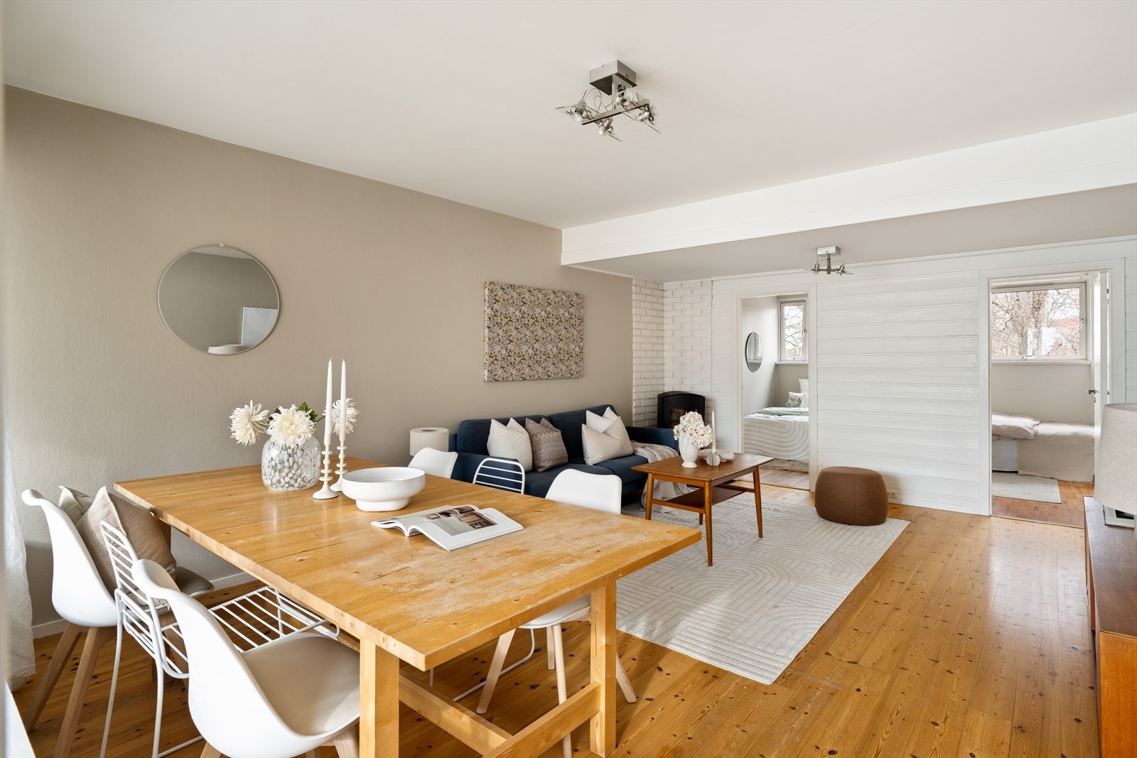 For den som ønsker er det mulig å søke om parkeringsplass i bakgården. Pr. d.d. er det flere ledige plasser og disse kan benyttes uten noe ekstra kostnad etter tildeling. Galleribilde