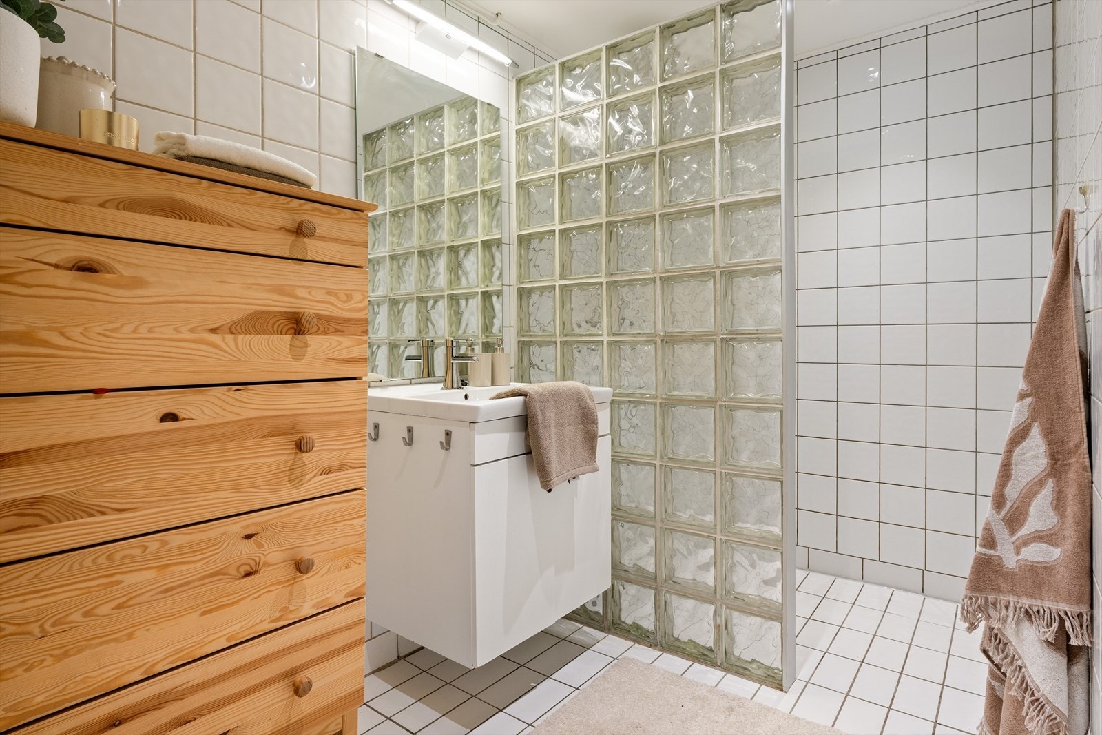 I kjelleren ligger det et praktisk felles vaskerom beboerne kan benytte seg av. Galleribilde