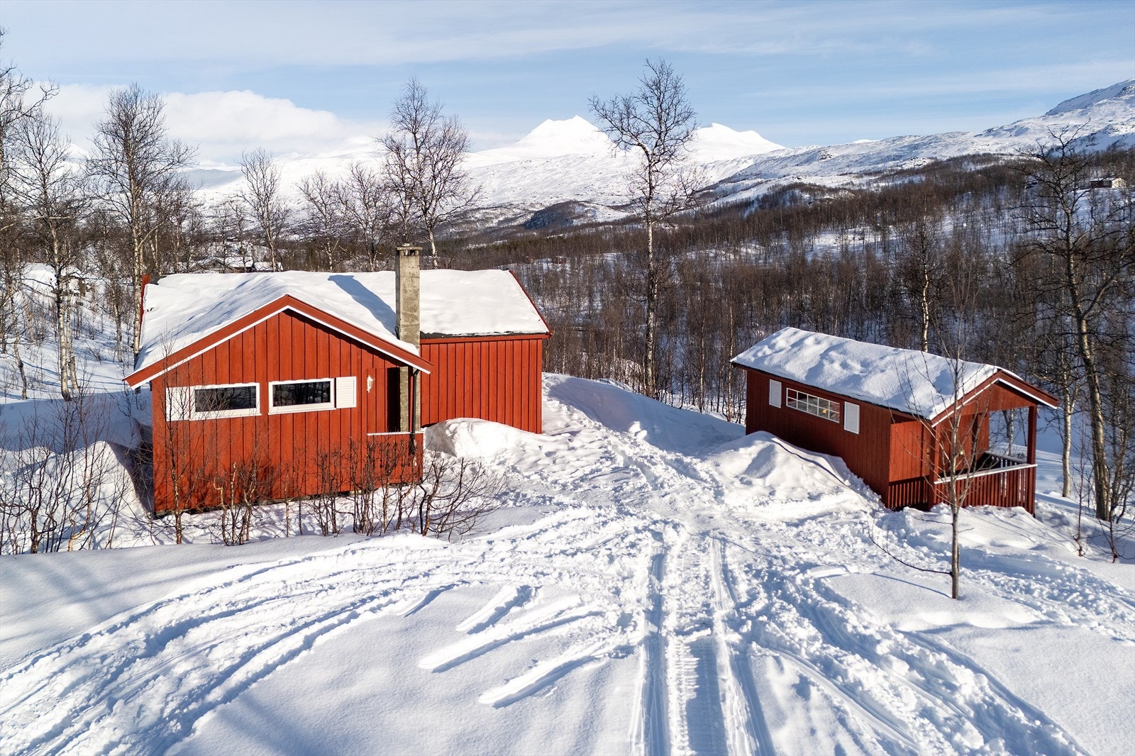 Hytten er opprinnelig oppført ca 1977. Inngangspartiet er tilbygget ca 1995 Galleribilde
