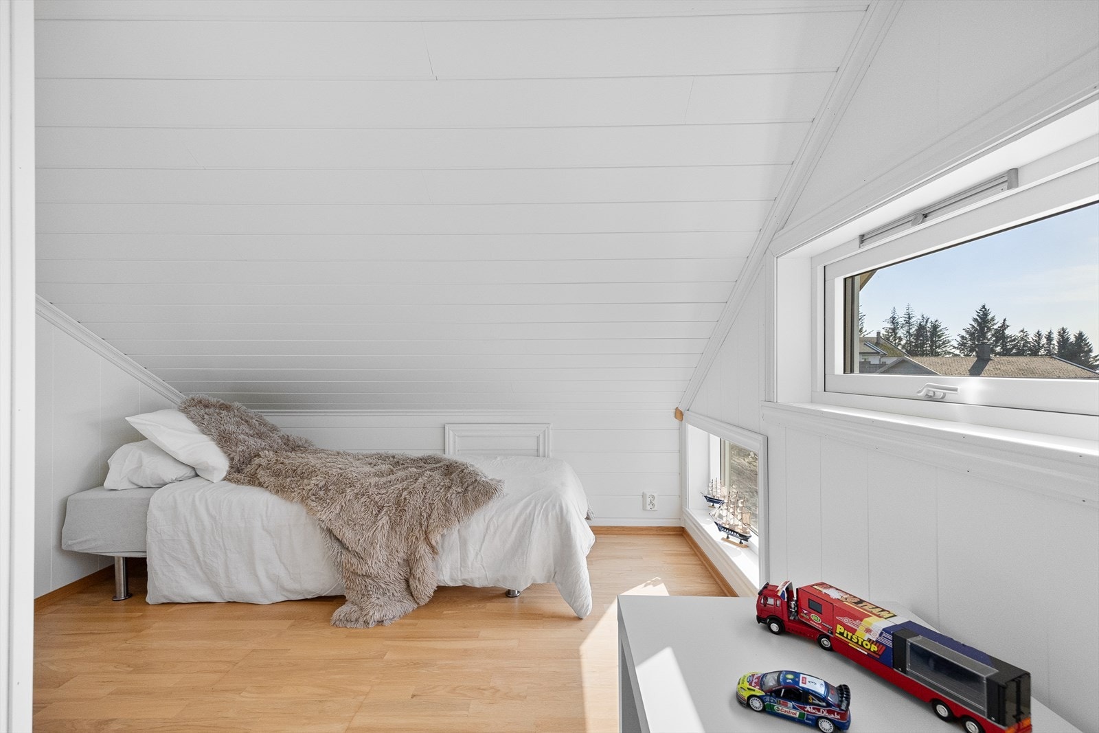 Rom nr. 2 på loftet Galleribilde