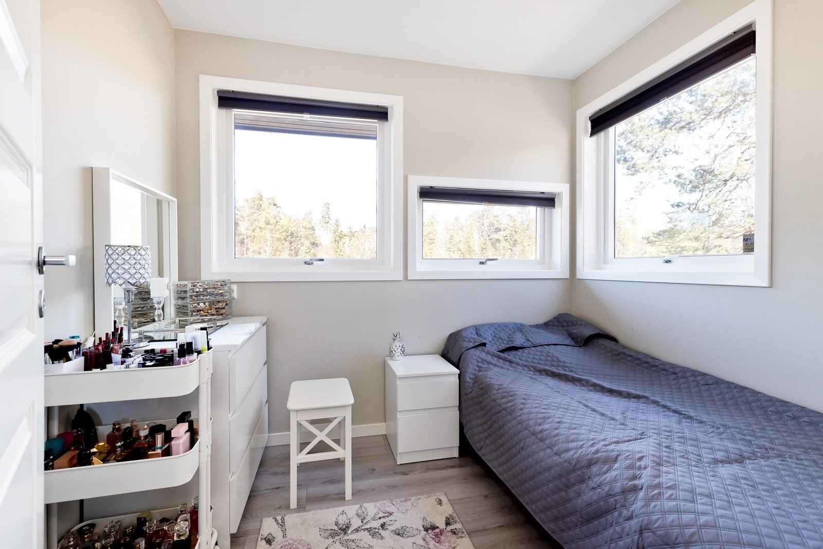 Rom innredet som soverom, men byggelmeldt som arbeidsrom. Galleribilde