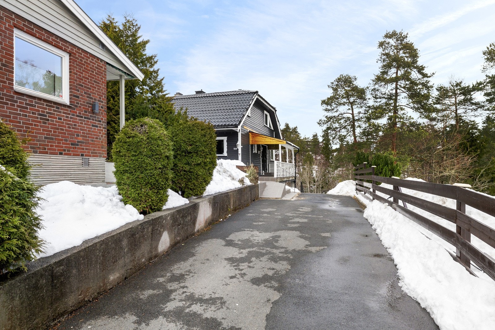 Oppkjørselen - Velkommn hjem! Galleribilde