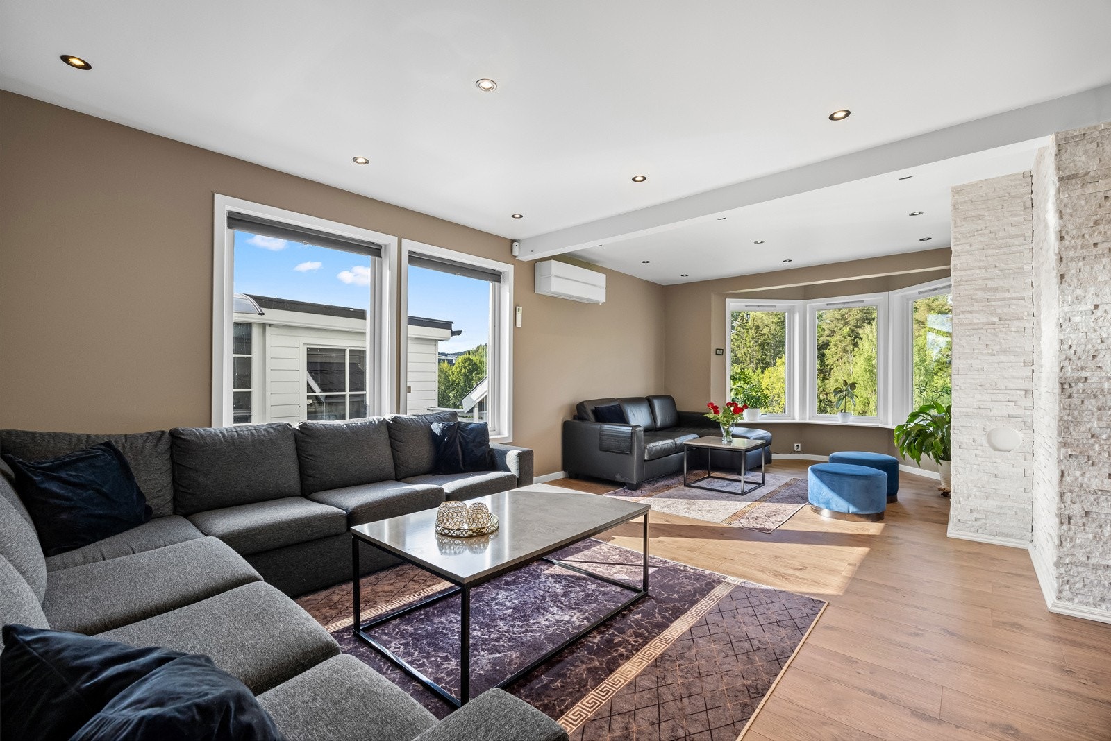 God mulighet for å dele det inn i en mer formell stue, og en TV-stue. Galleribilde