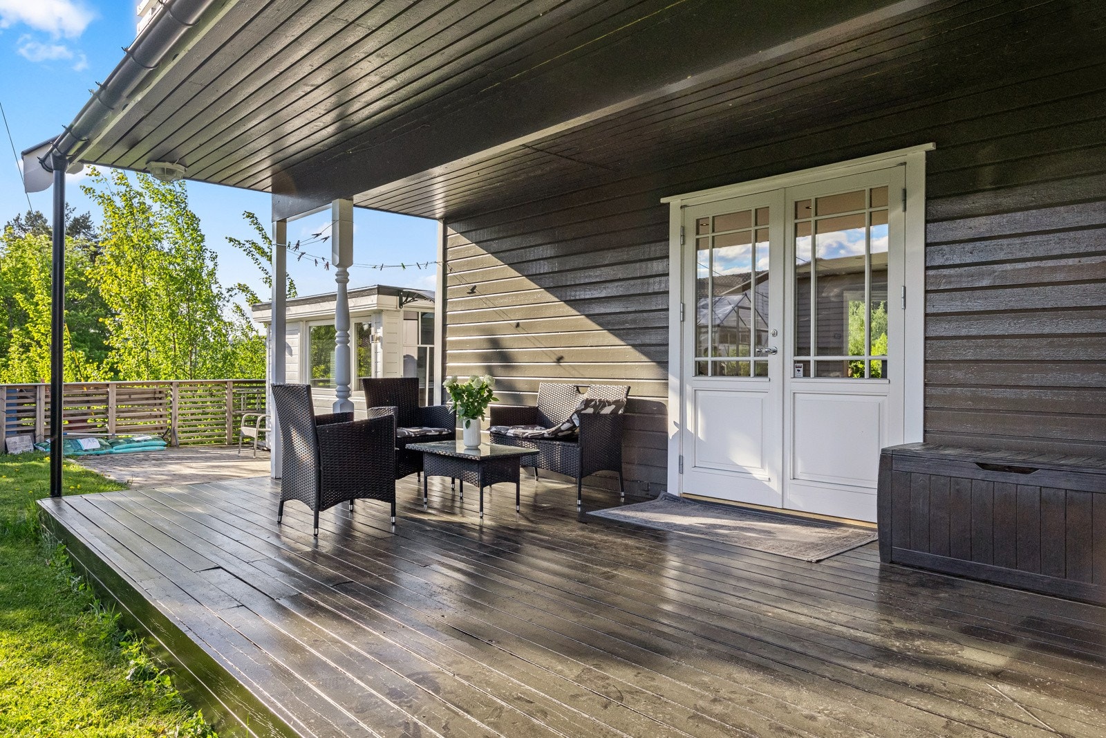 Møbler med sitte- eller loungegruppe og grill. Galleribilde