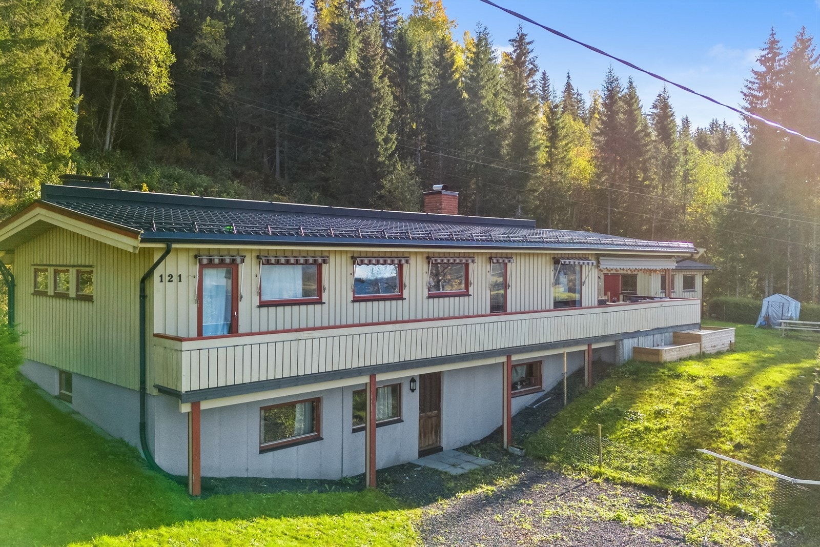 Her bor du i naturnære omgivelser med en landlig beliggenhet og nærhet til sentrum Galleribilde